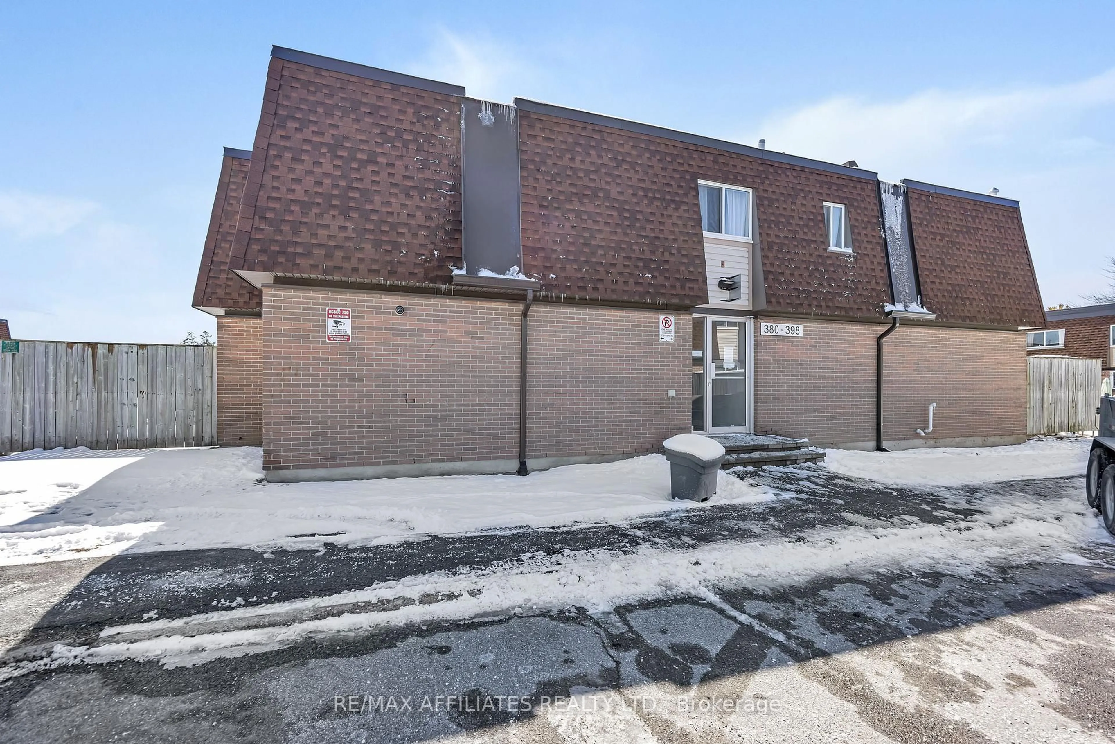 A pic from outside/outdoor area/front of a property/back of a property/a pic from drone, street for 392 Garden Glen Private #67, Ottawa Ontario K2G 1E4