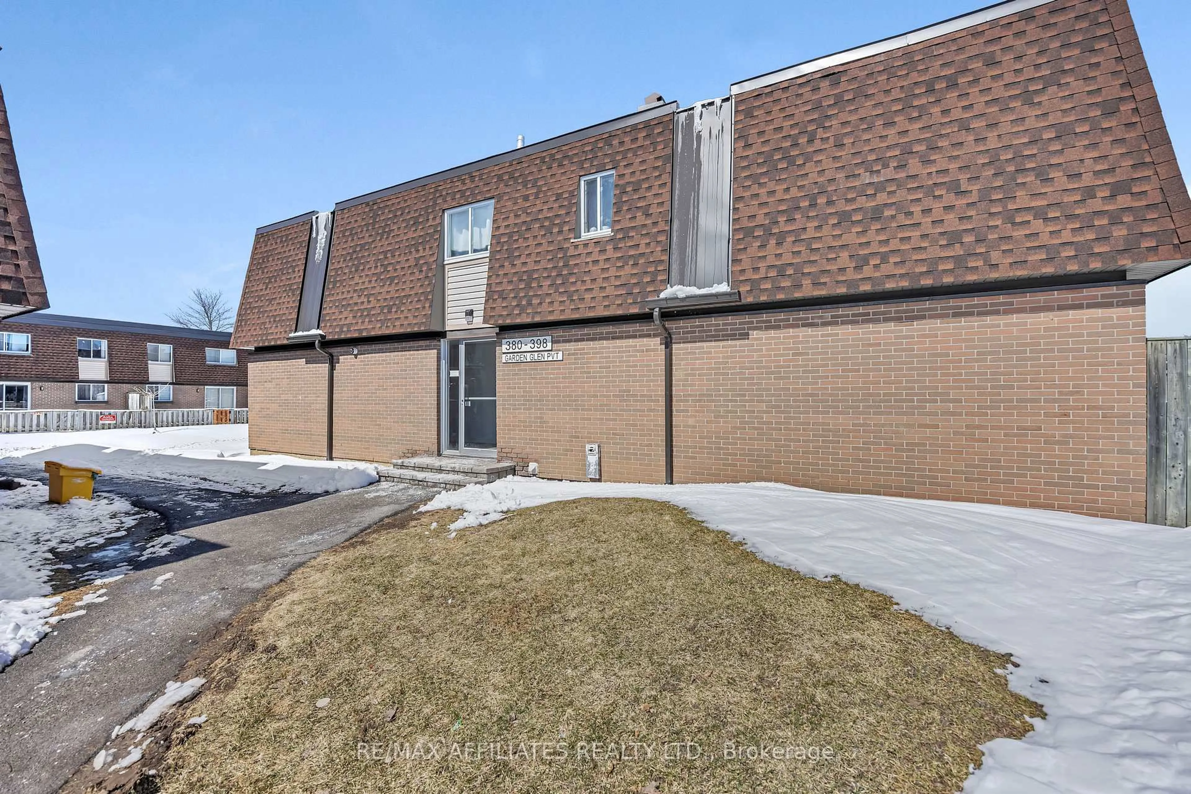 Home with brick exterior material, street for 392 Garden Glen Private #67, Ottawa Ontario K2G 1E4
