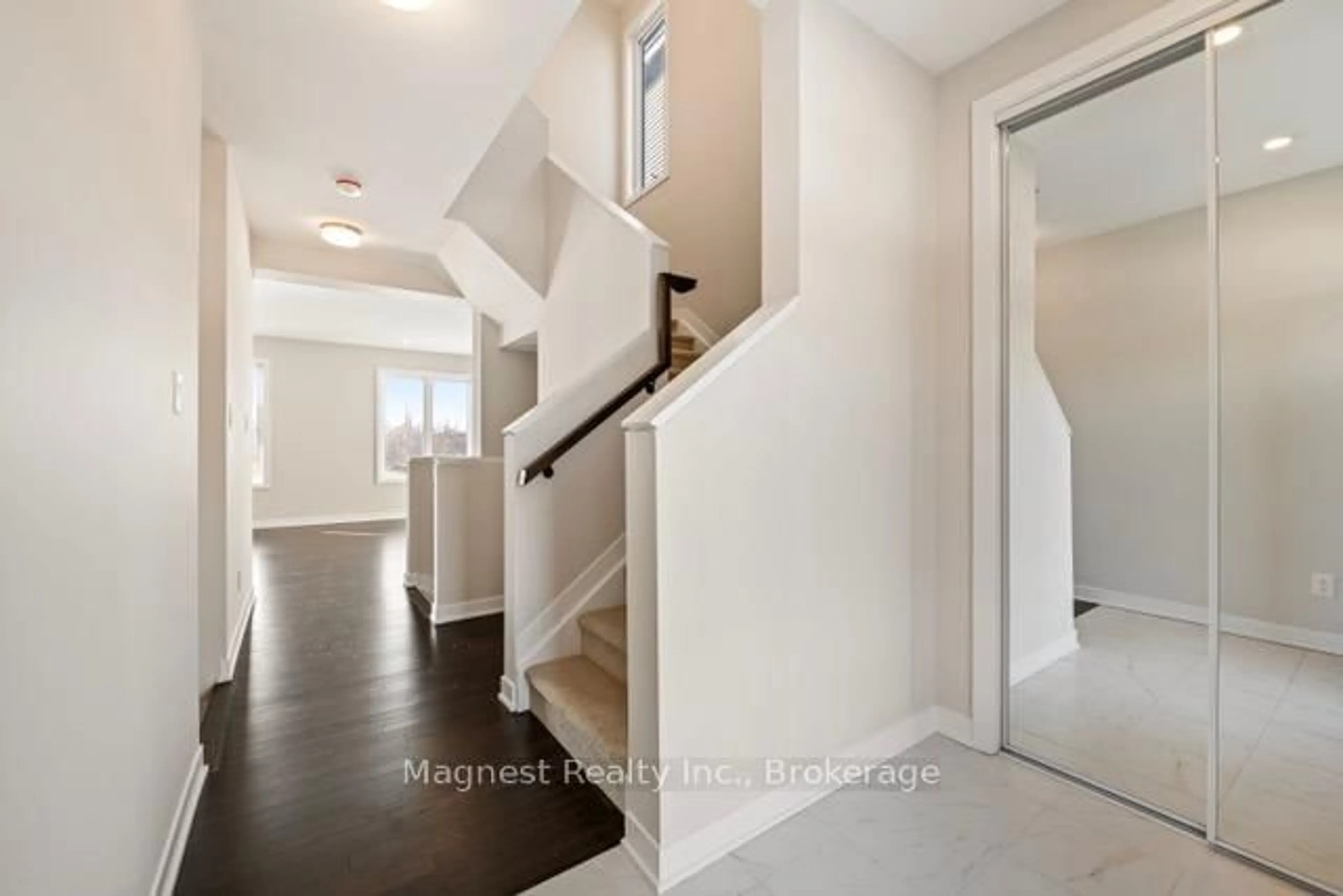 Indoor entryway for 1005 Canoe St, Ottawa Ontario K2J 7M5