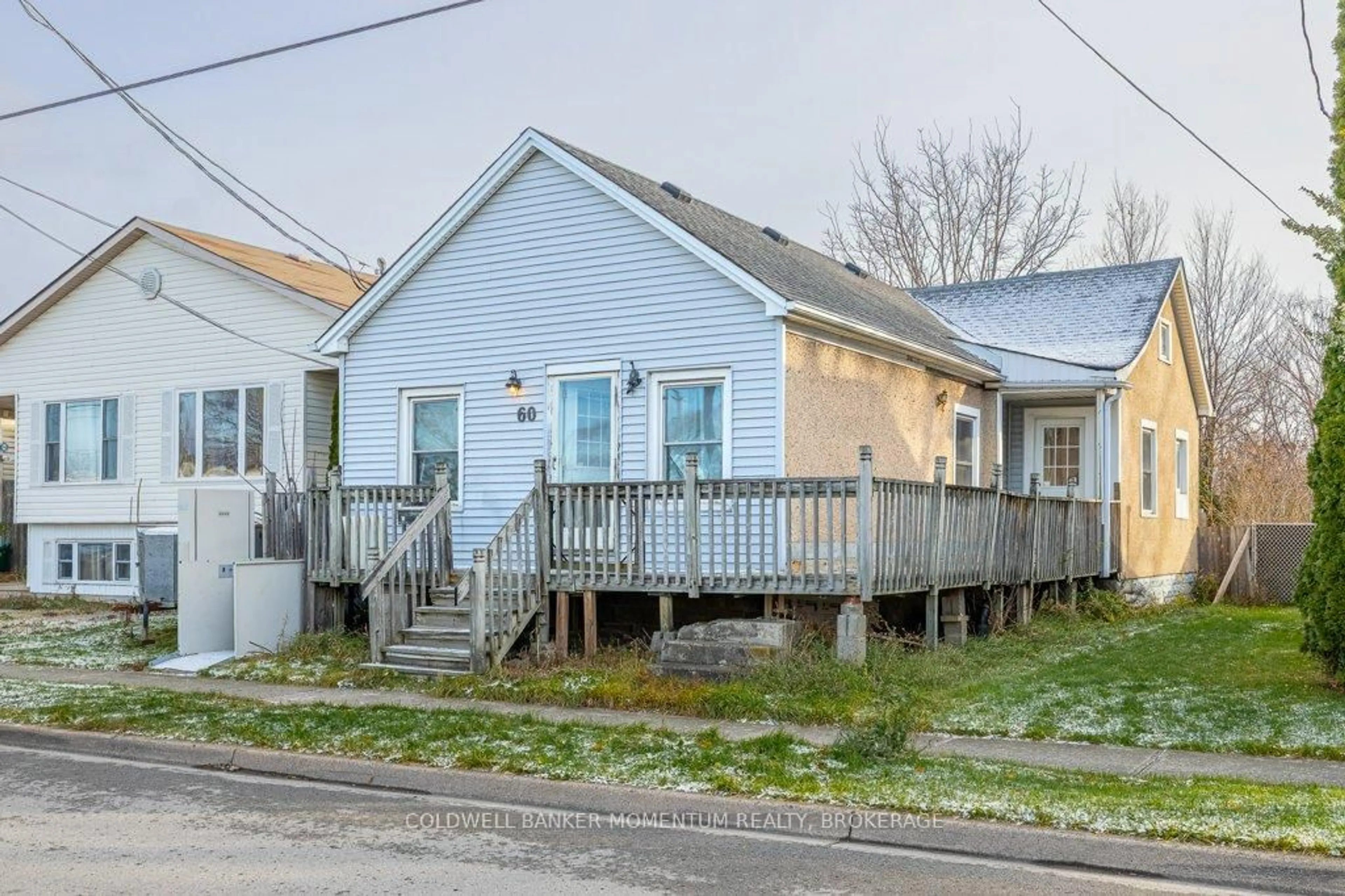 A pic from outside/outdoor area/front of a property/back of a property/a pic from drone, street for 60 Page St, St. Catharines Ontario L2R 4A7