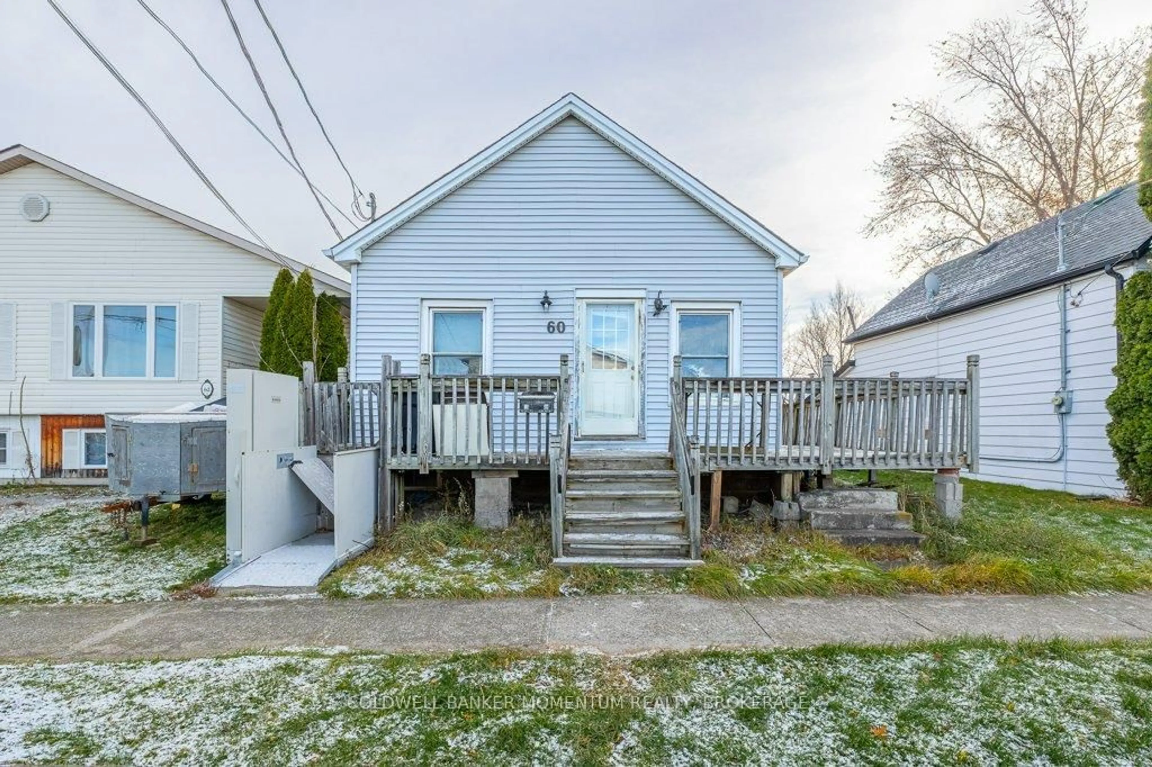 Patio, street for 60 Page St, St. Catharines Ontario L2R 4A7