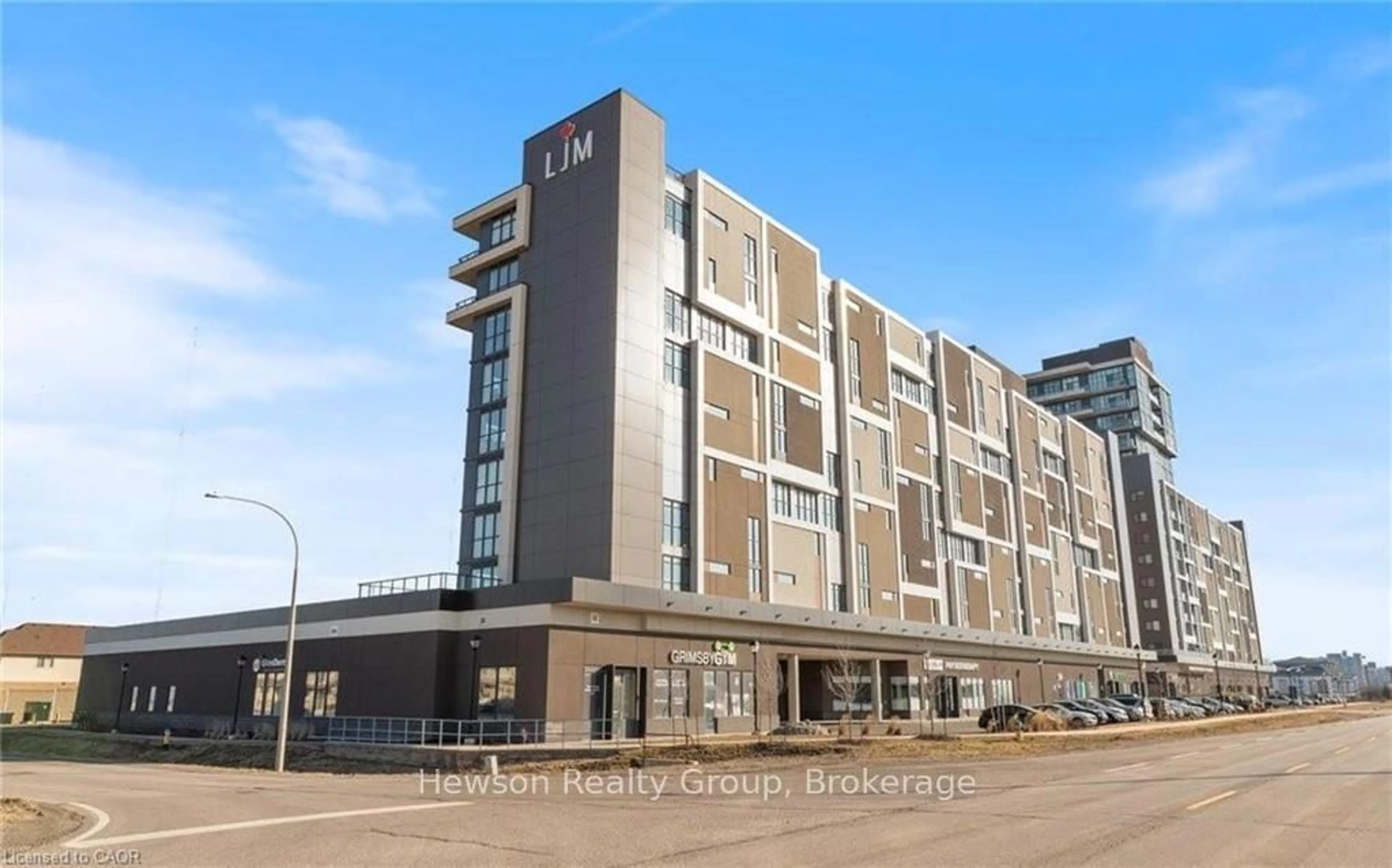 Patio, building for 560 North Service Rd #605, Grimsby Ontario L3M 0G3