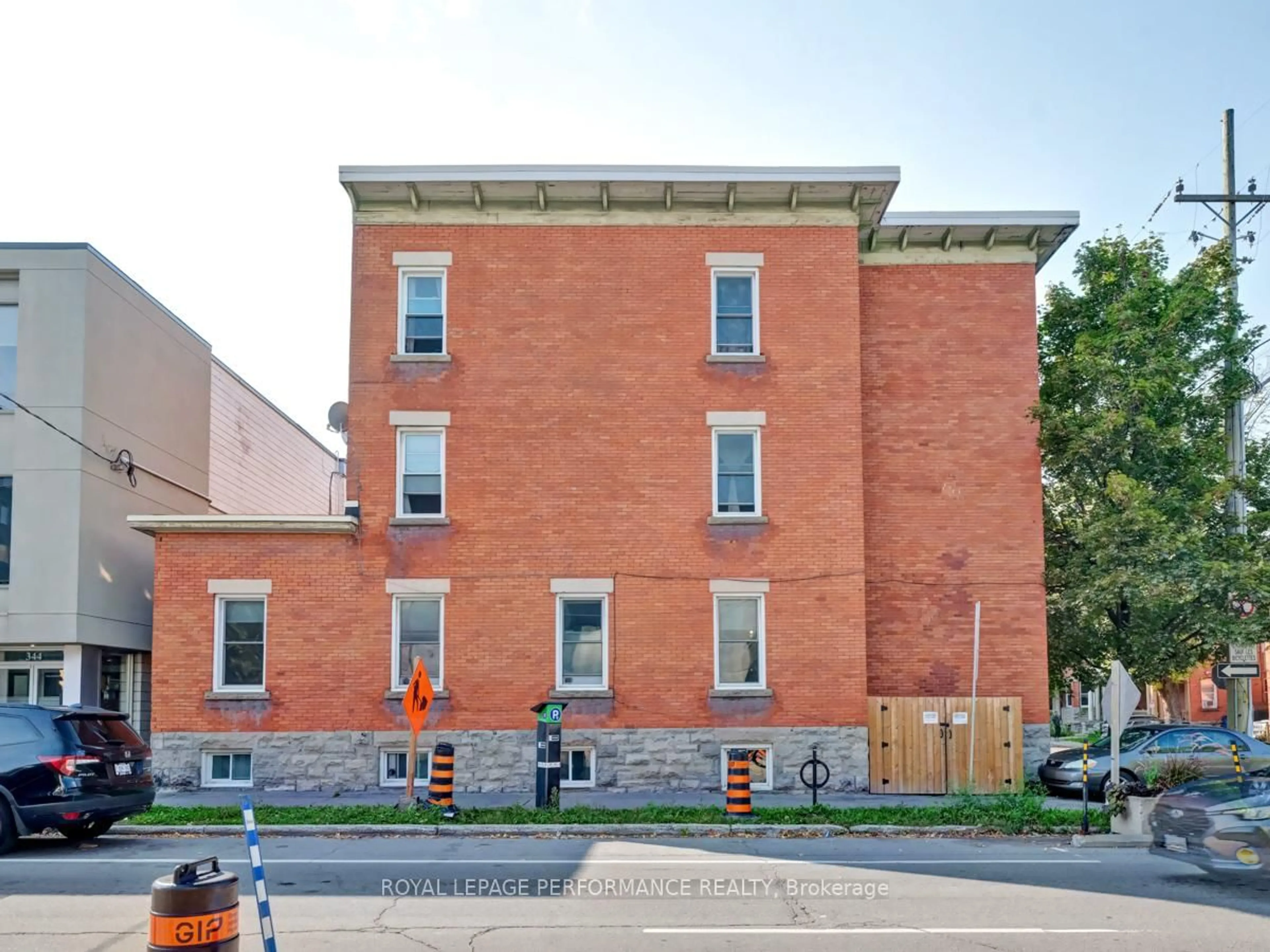 Home with brick exterior material, building for 342 Frank St, Ottawa Ontario K2P 0Y1