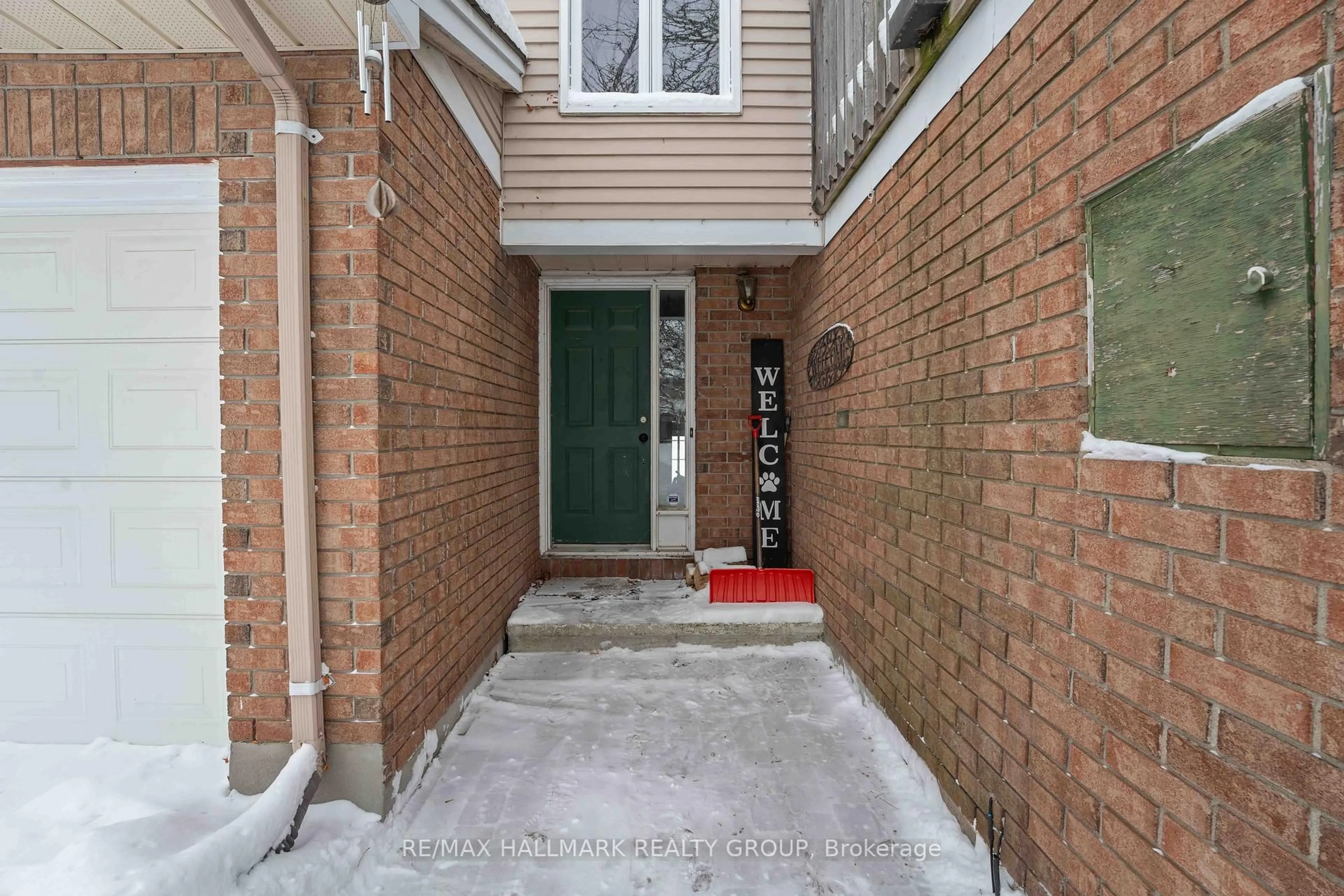 Unknown for 648 Brome Cres, Ottawa Ontario K4A 1W2