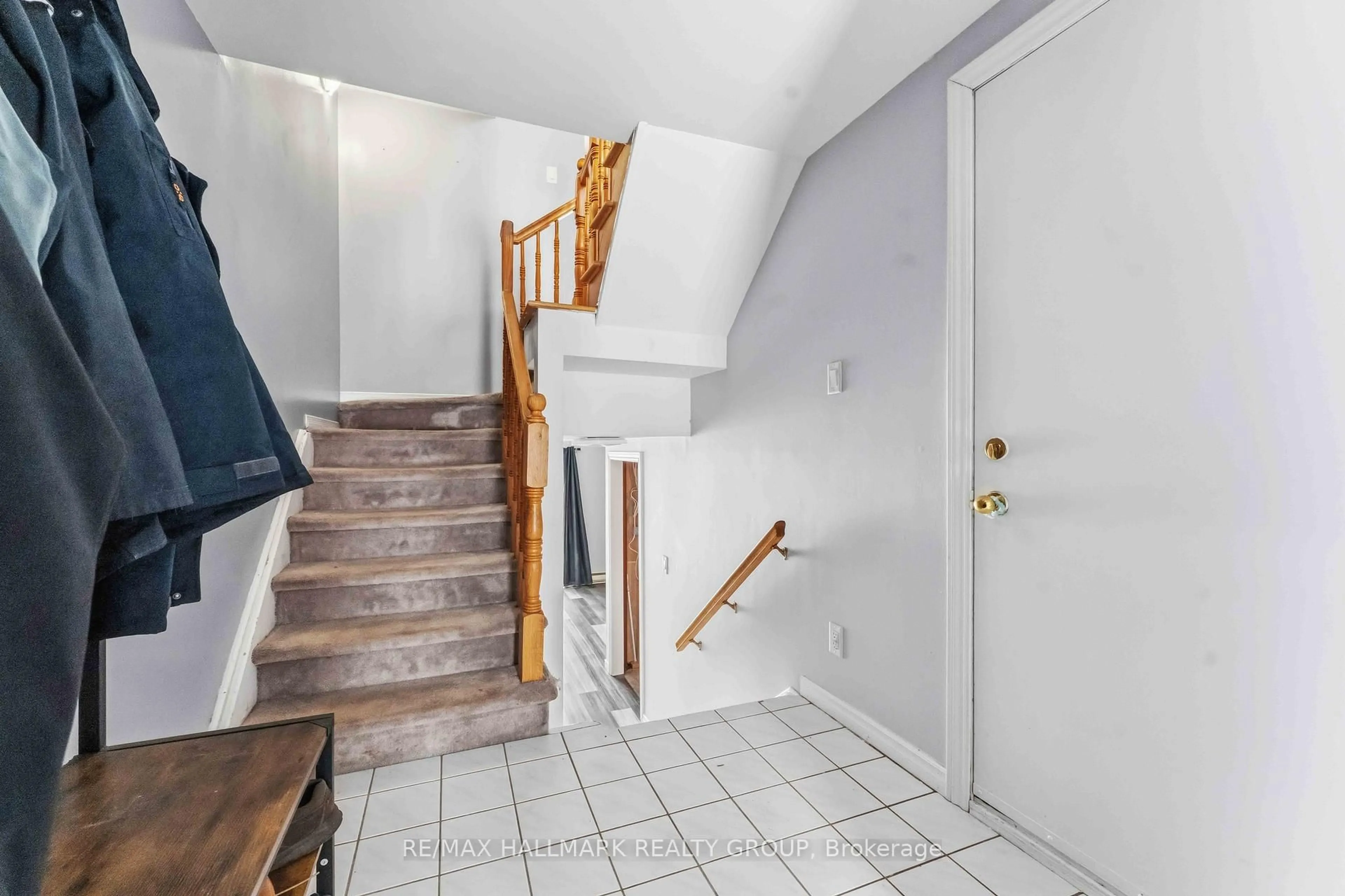 Unknown for 648 Brome Cres, Ottawa Ontario K4A 1W2