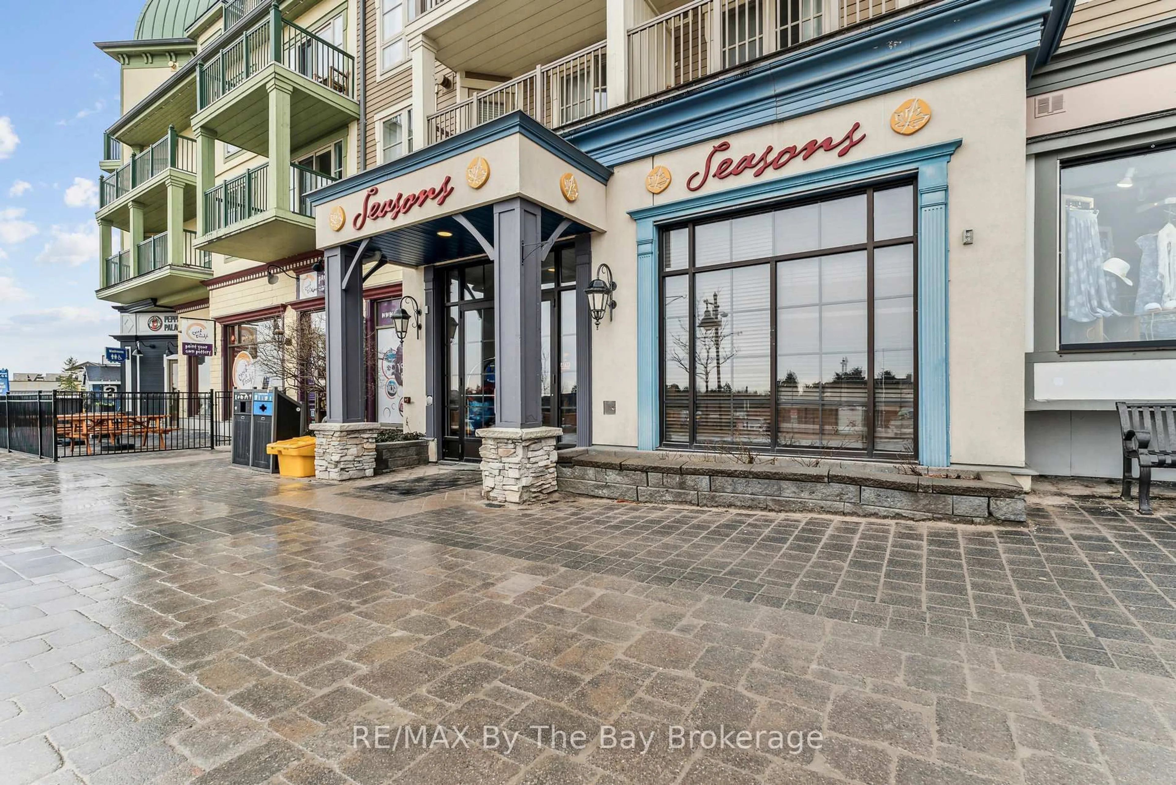 Indoor foyer for 170 Jozo Weider Blvd #317, Blue Mountains Ontario L9Y 0V2