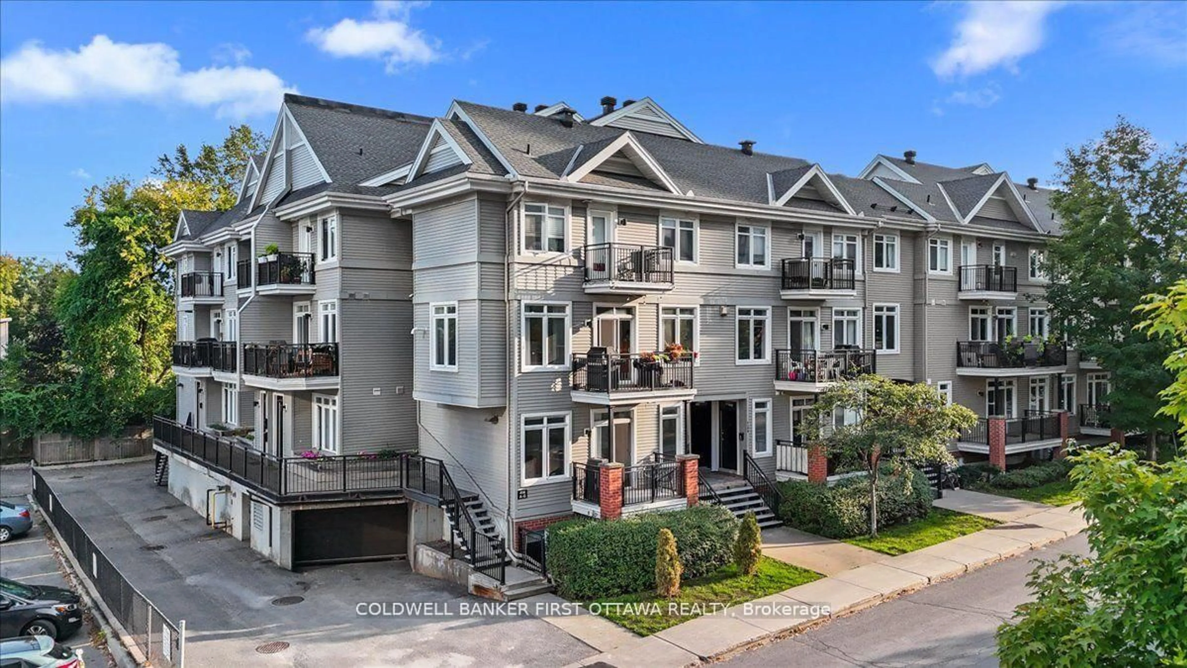 A pic from outside/outdoor area/front of a property/back of a property/a pic from drone, unknown for 414 NEPEAN St #F, Ottawa Ontario K1R 5G7