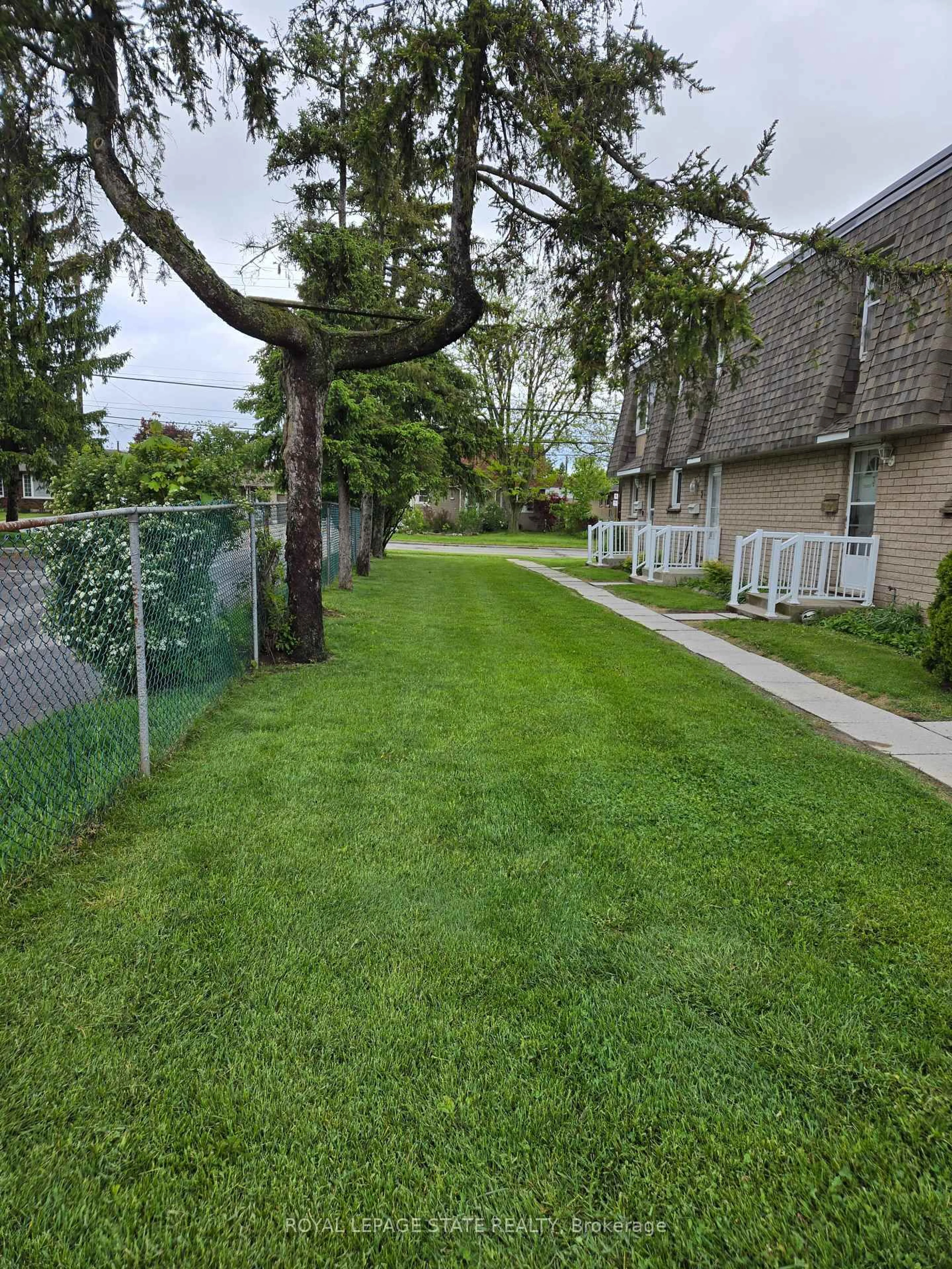 A pic from outside/outdoor area/front of a property/back of a property/a pic from drone, street for 153 Limeridge Rd #4, Hamilton Ontario L9C 2V3