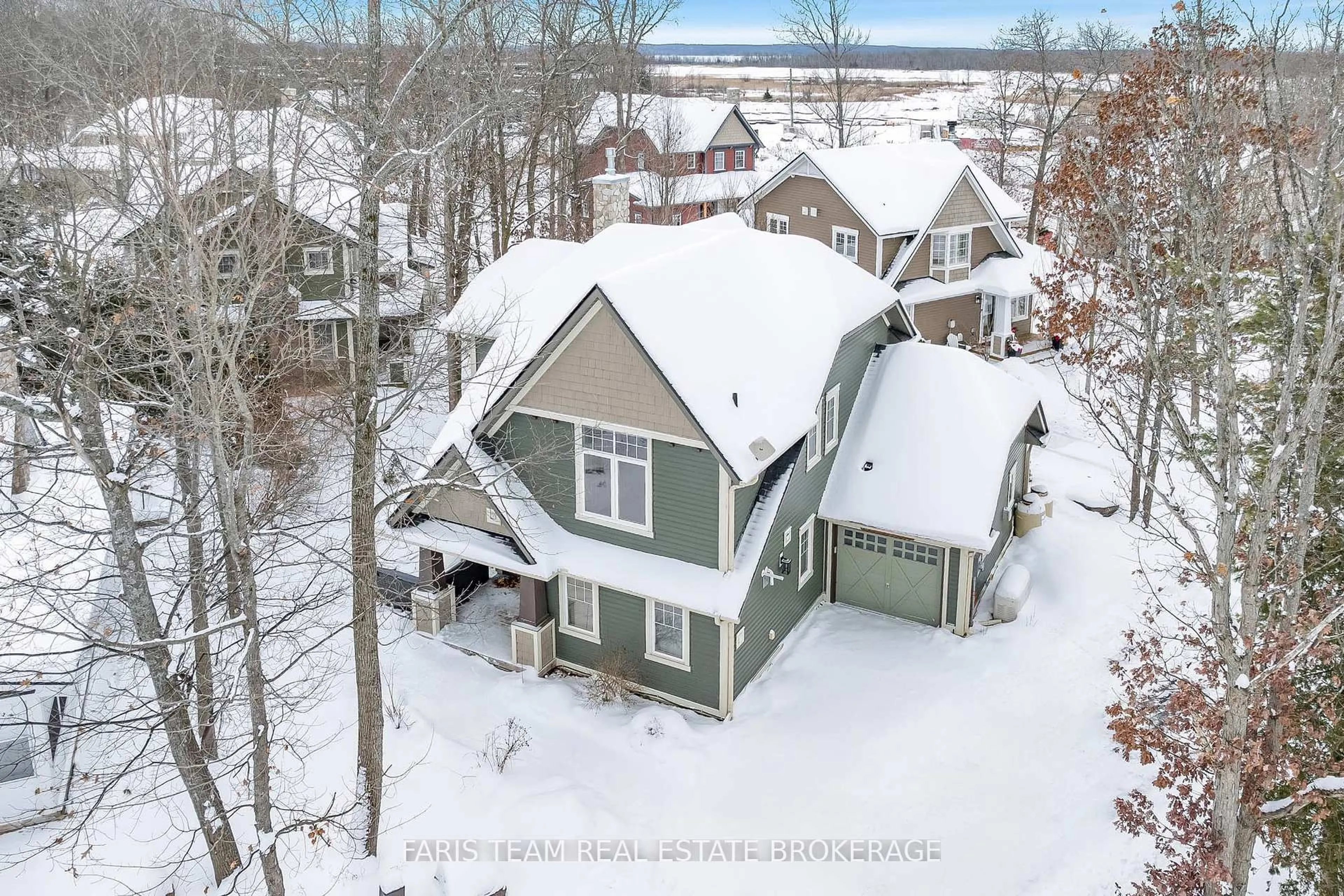 A pic from outside/outdoor area/front of a property/back of a property/a pic from drone, street for 44 Marina Village Dr, Georgian Bay Ontario L0K 1S0
