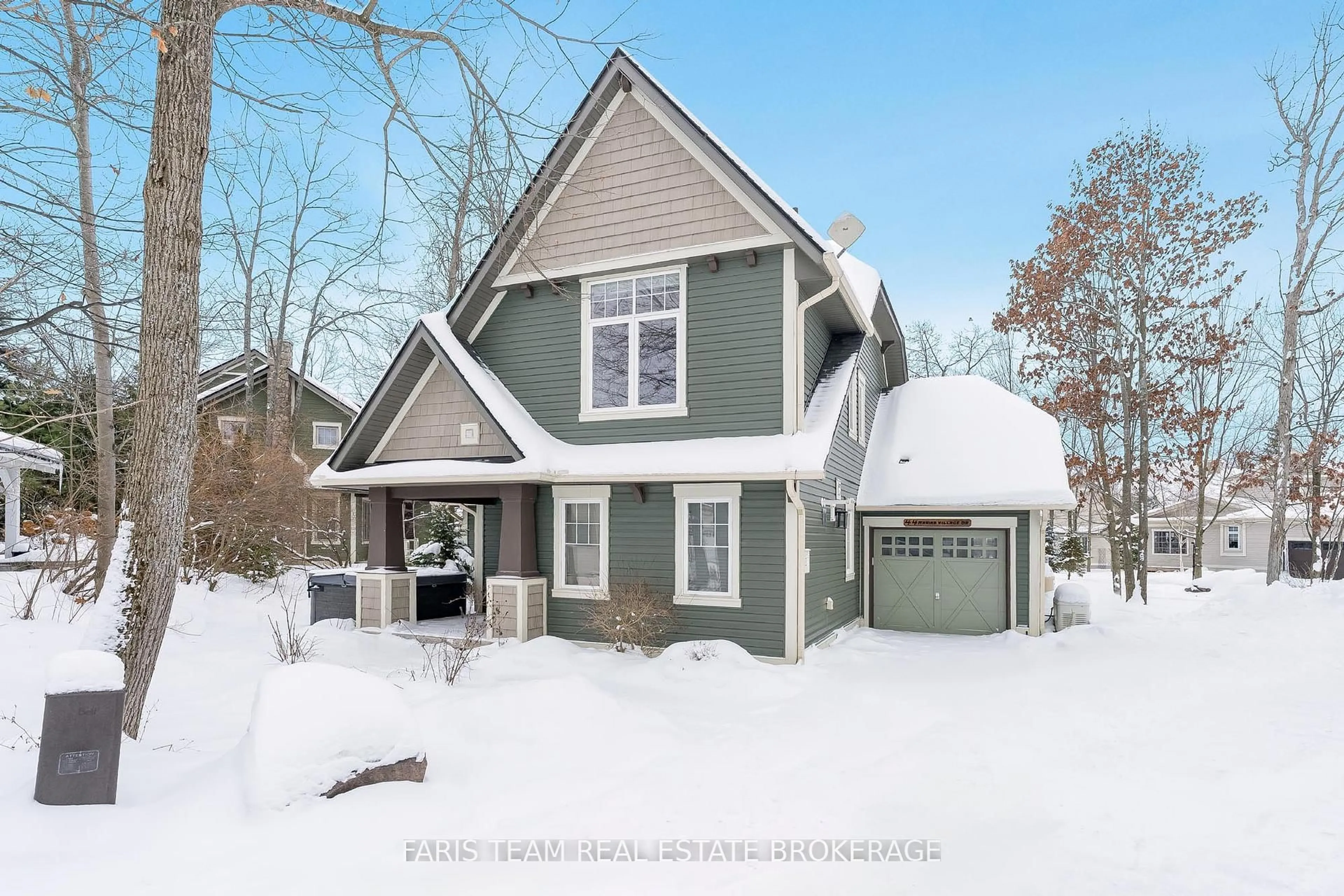 Home with vinyl exterior material, street for 44 Marina Village Dr, Georgian Bay Ontario L0K 1S0