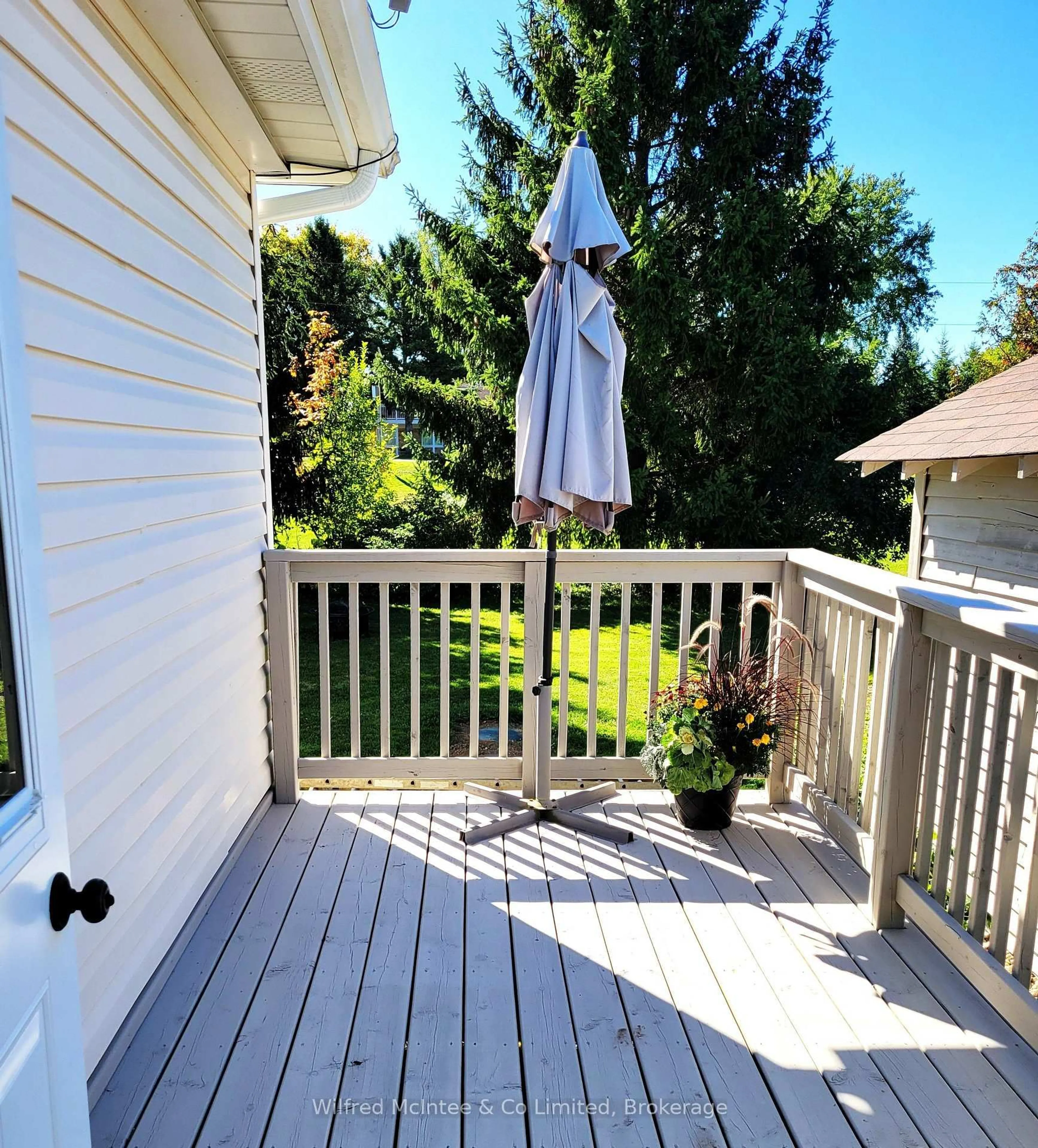 Patio, water/lake/river/ocean view for 104 MEADOWS Dr, West Grey Ontario N4N 3B8