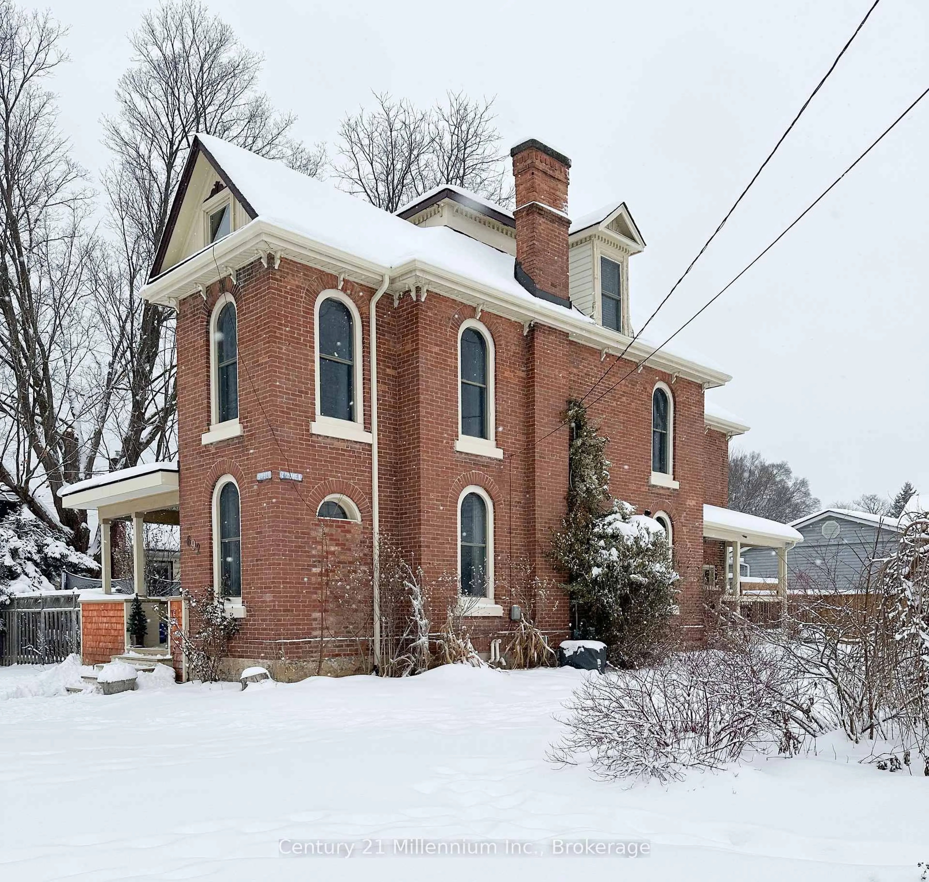 Home with brick exterior material, building for 692 15th St, Owen Sound Ontario N4K 1X4