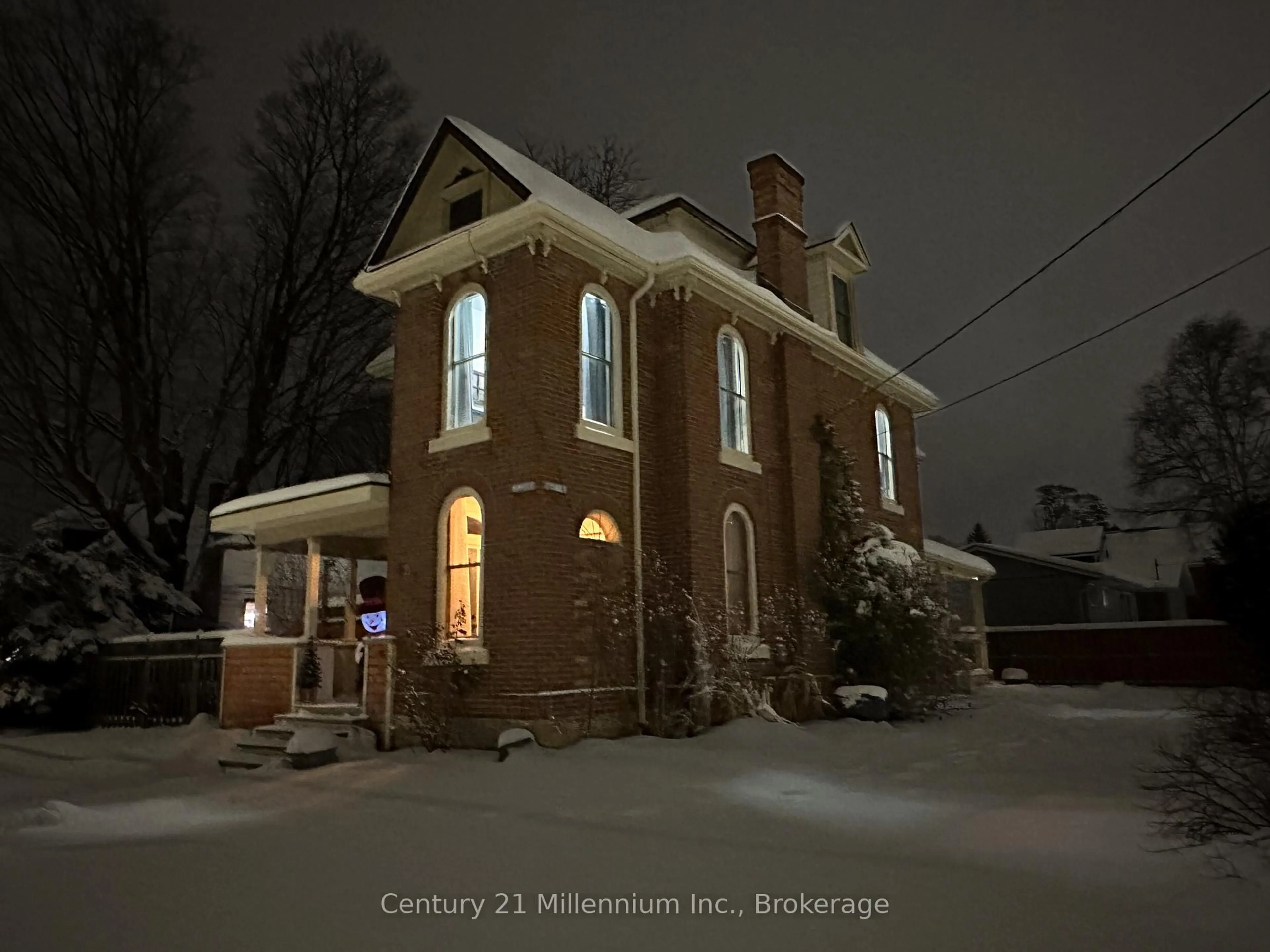 Blurry image for 692 15th St, Owen Sound Ontario N4K 1X4