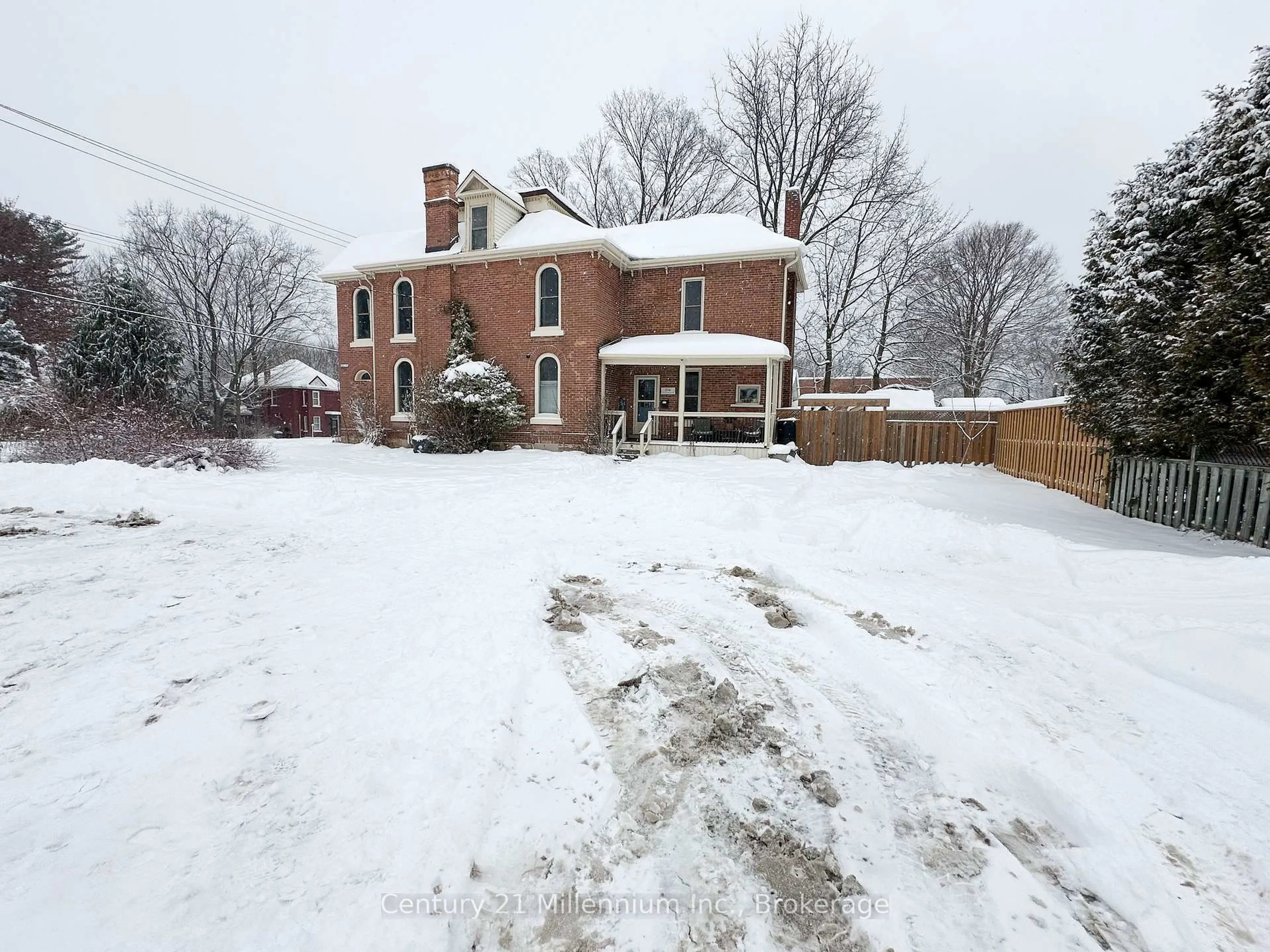 A pic from outside/outdoor area/front of a property/back of a property/a pic from drone, street for 692 15th St, Owen Sound Ontario N4K 1X4