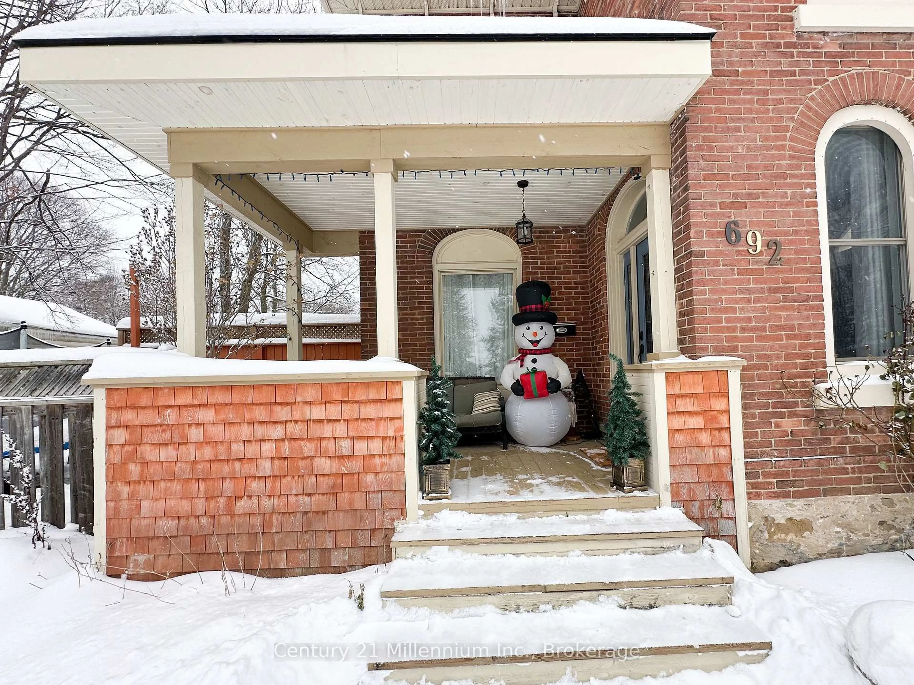 Unknown for 692 15th St, Owen Sound Ontario N4K 1X4