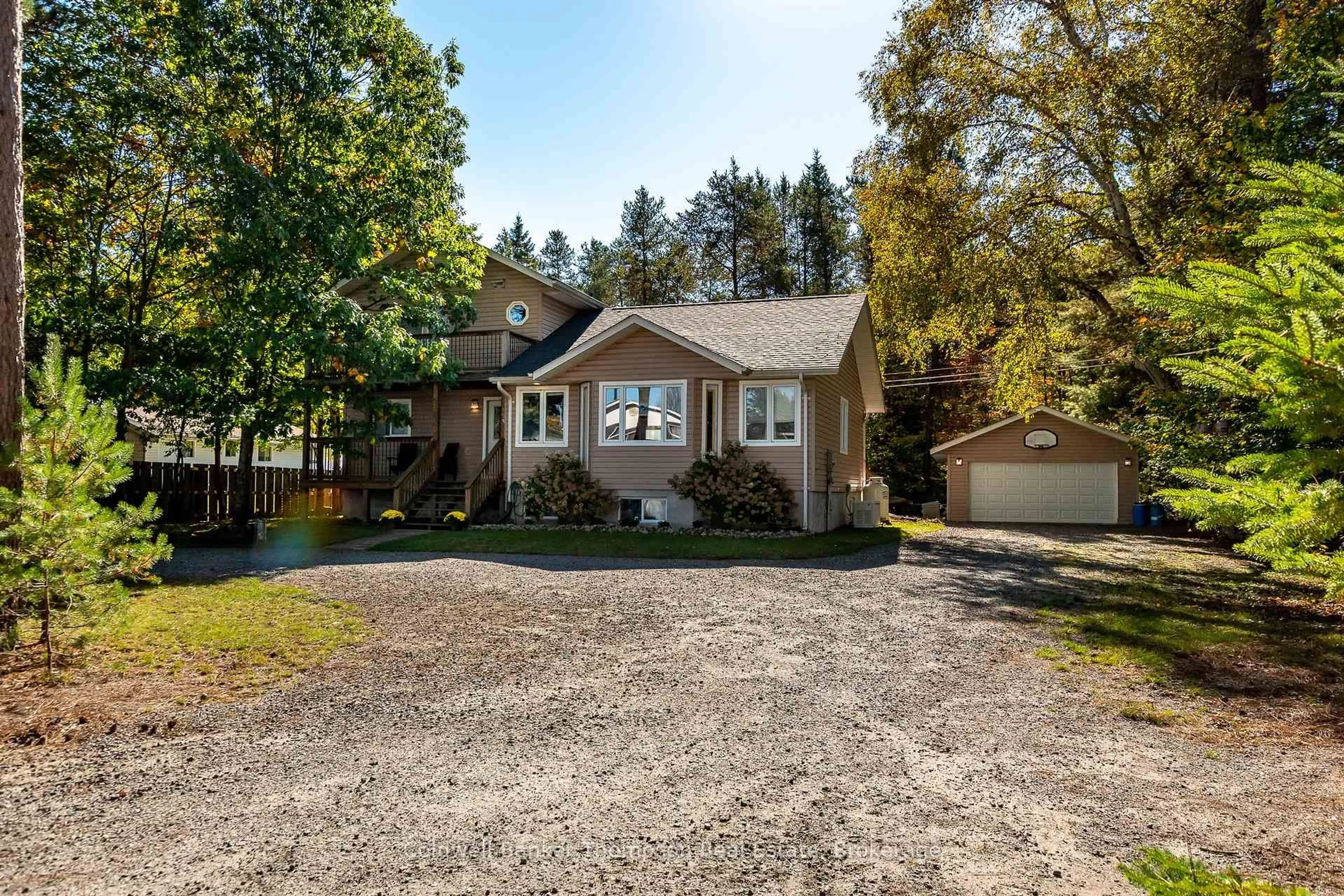 A pic from outside/outdoor area/front of a property/back of a property/a pic from drone, street for 4237 Ravenscliffe Rd, Huntsville Ontario P1H 2J2