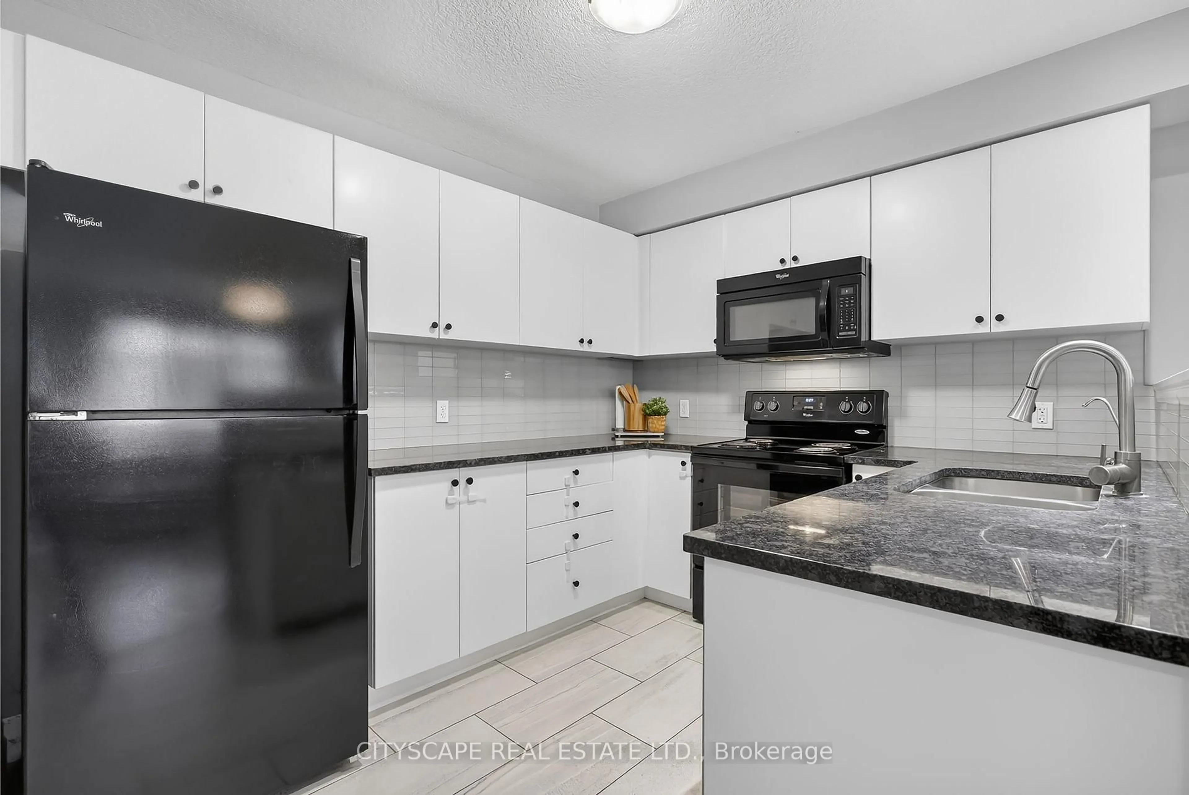 Standard kitchen, unknown for 4 Nathan Crt, Cambridge Ontario N1P 0B2