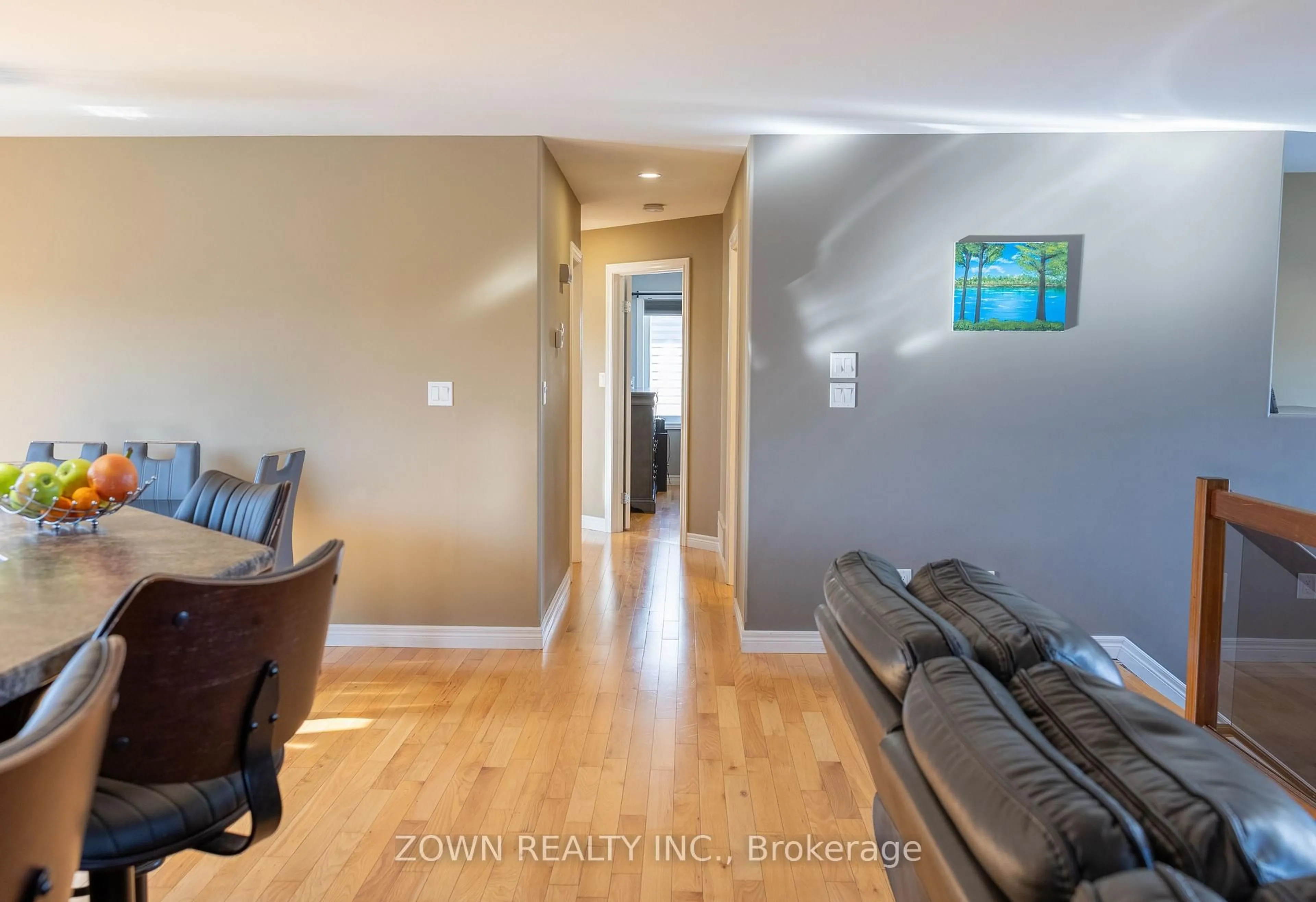 Indoor entryway for 1433 Girard Dr, Lakeshore Ontario N8L 0R3