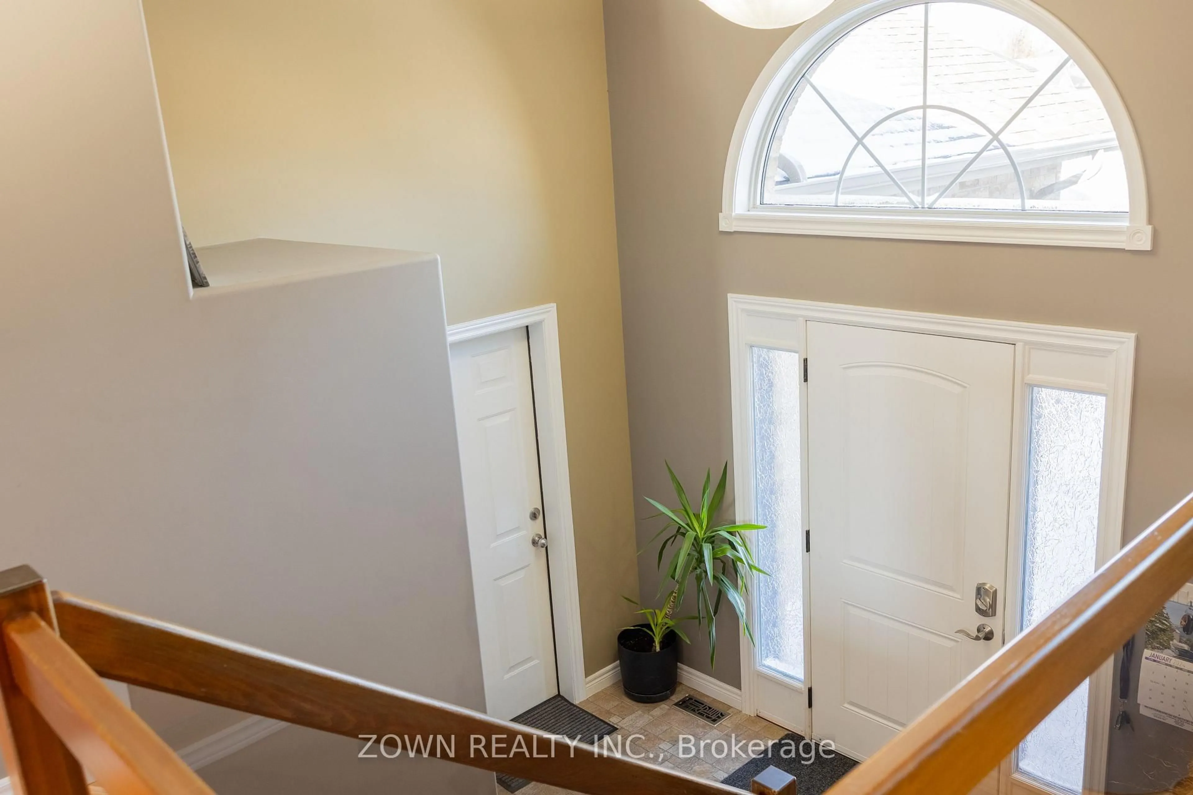 Indoor entryway for 1433 Girard Dr, Lakeshore Ontario N8L 0R3