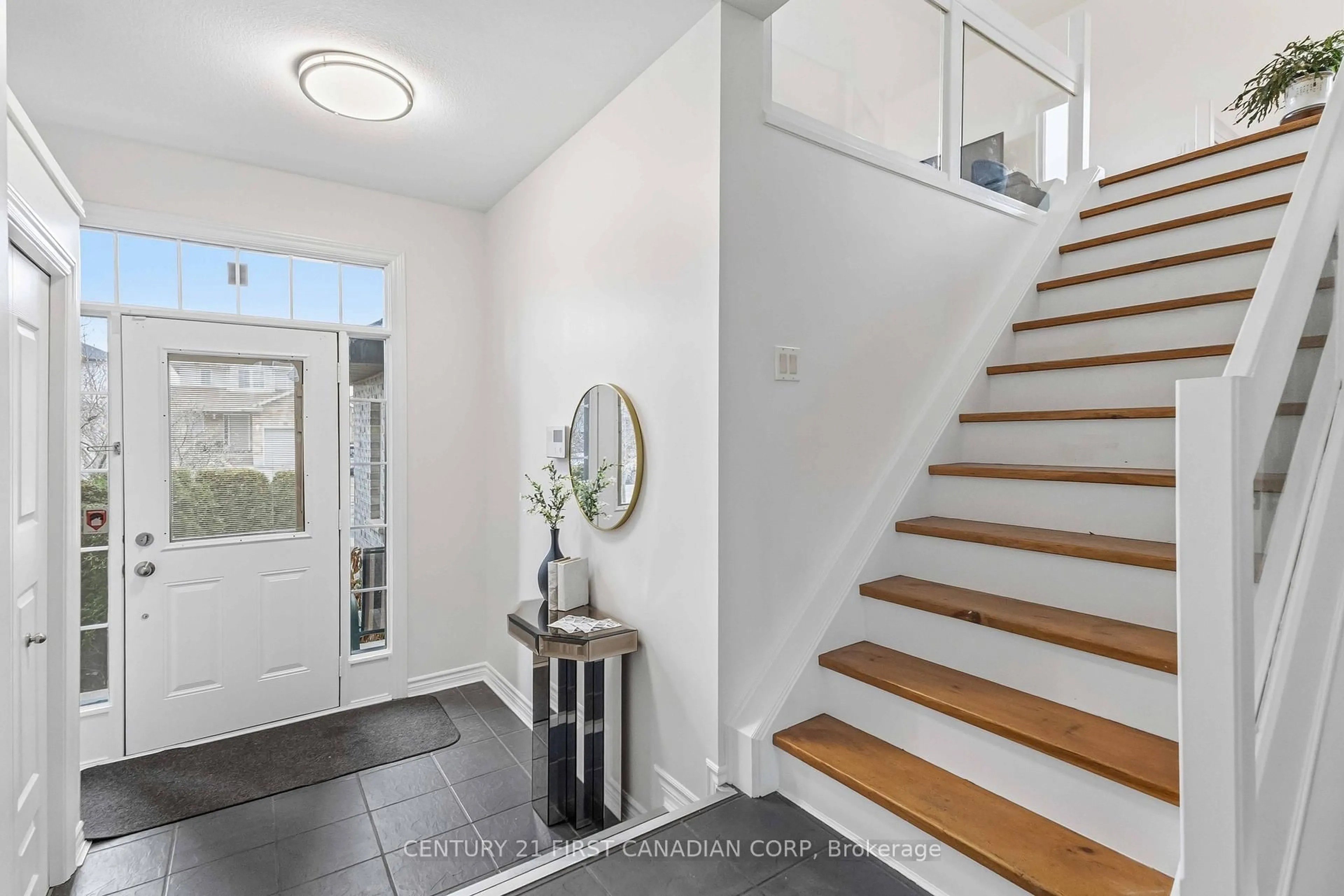 Indoor entryway for 1353 South Wenige Dr, London North Ontario N5X 4M8