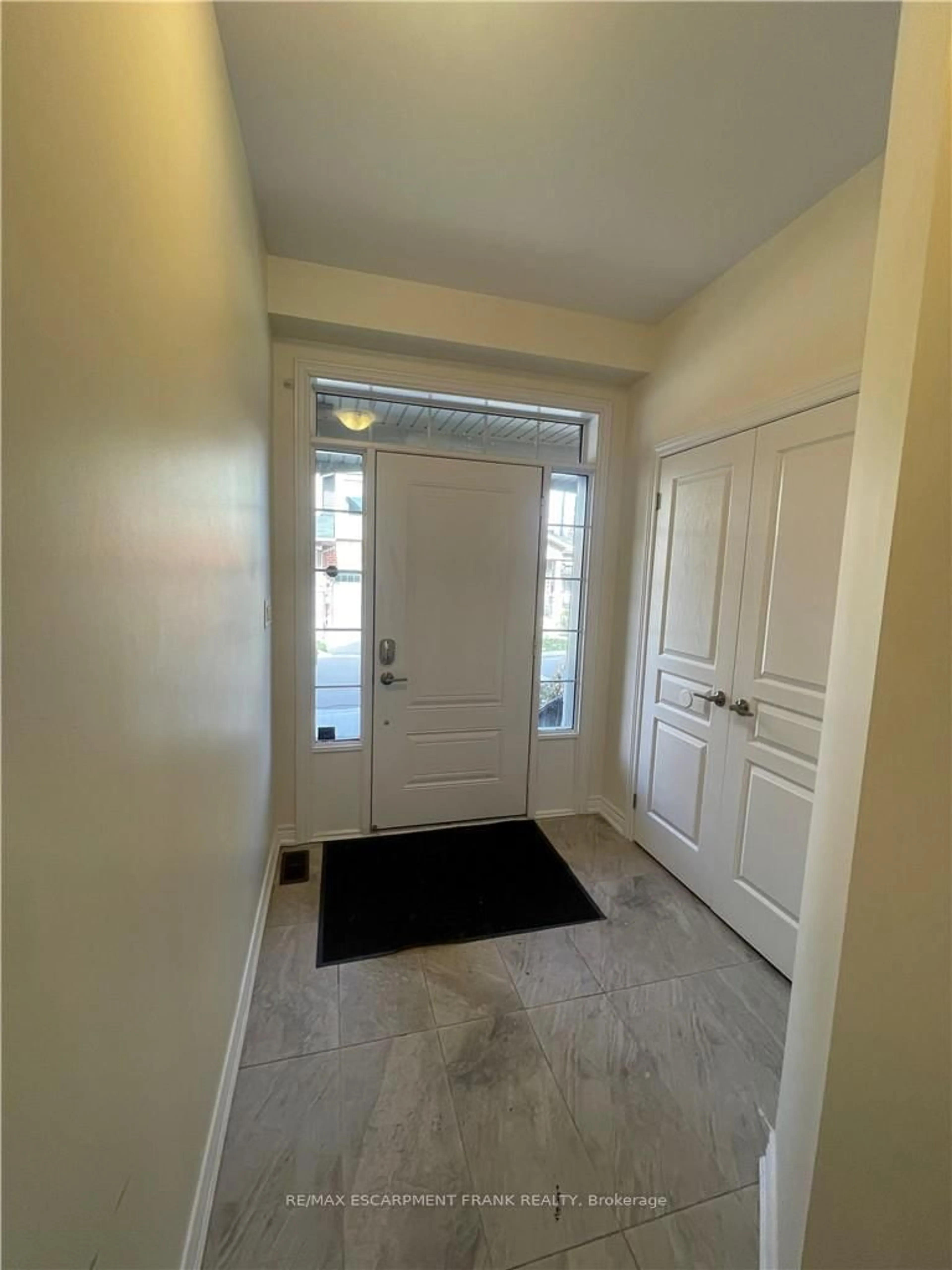 Indoor entryway for 1890 Rymal Rd #35, Hamilton Ontario L0R 1P0