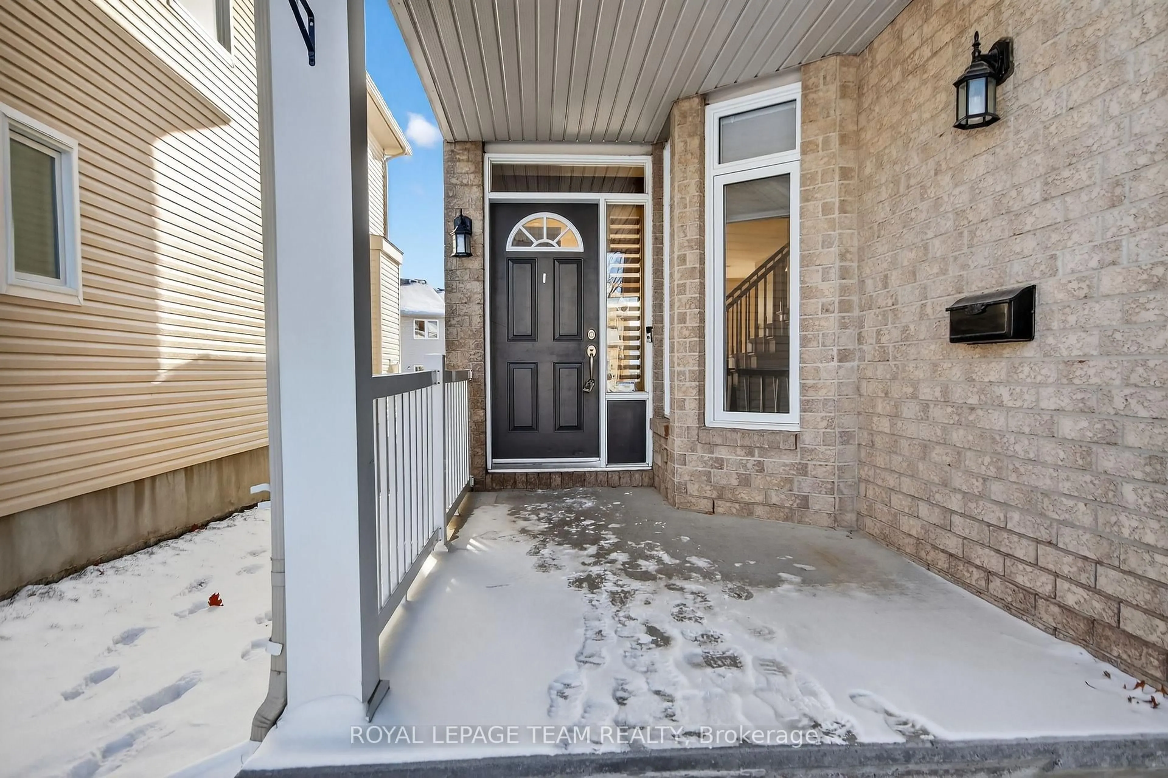 Indoor entryway for 59 POLO Lane, Ottawa Ontario K2M 2Y4