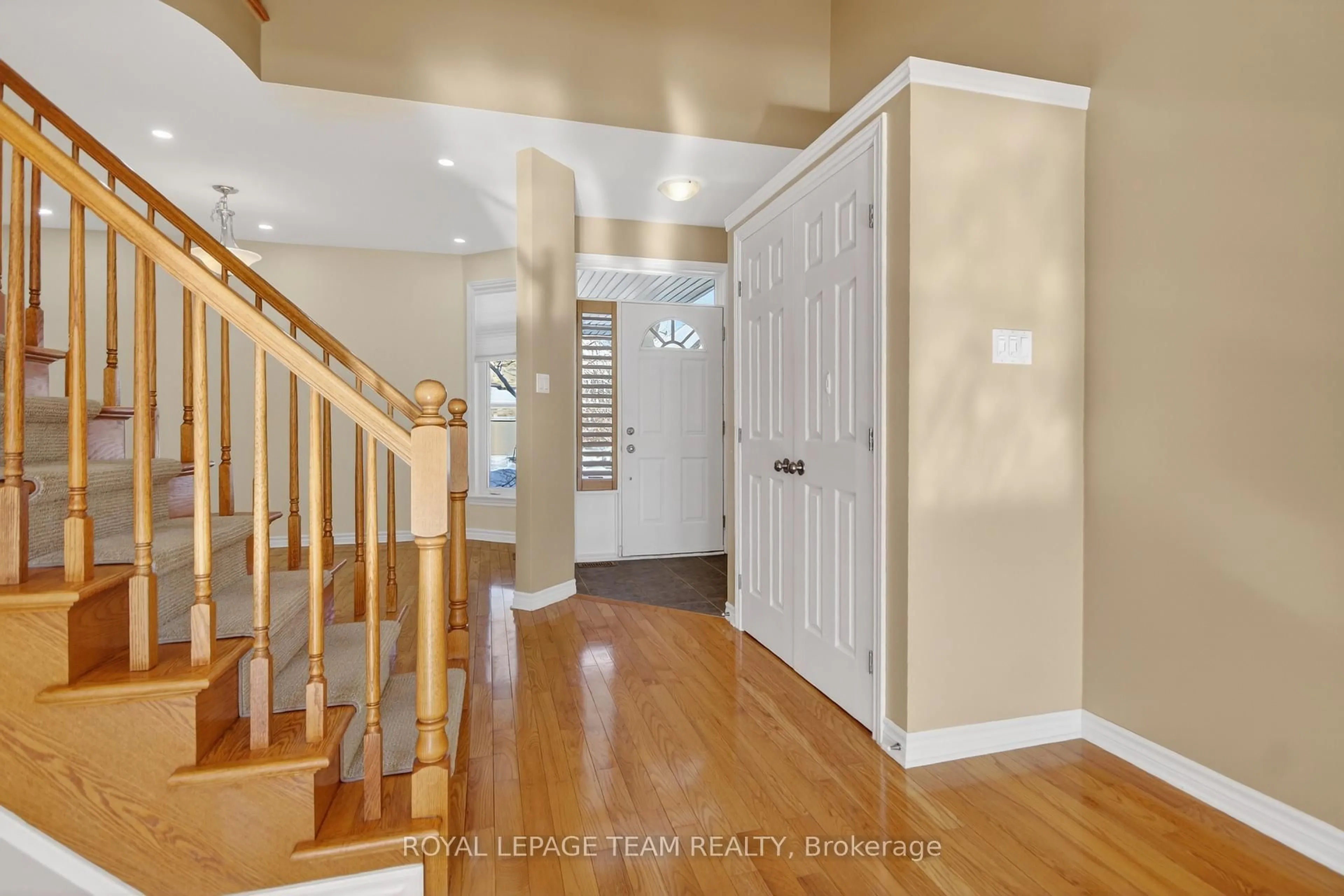 Indoor entryway for 59 POLO Lane, Ottawa Ontario K2M 2Y4