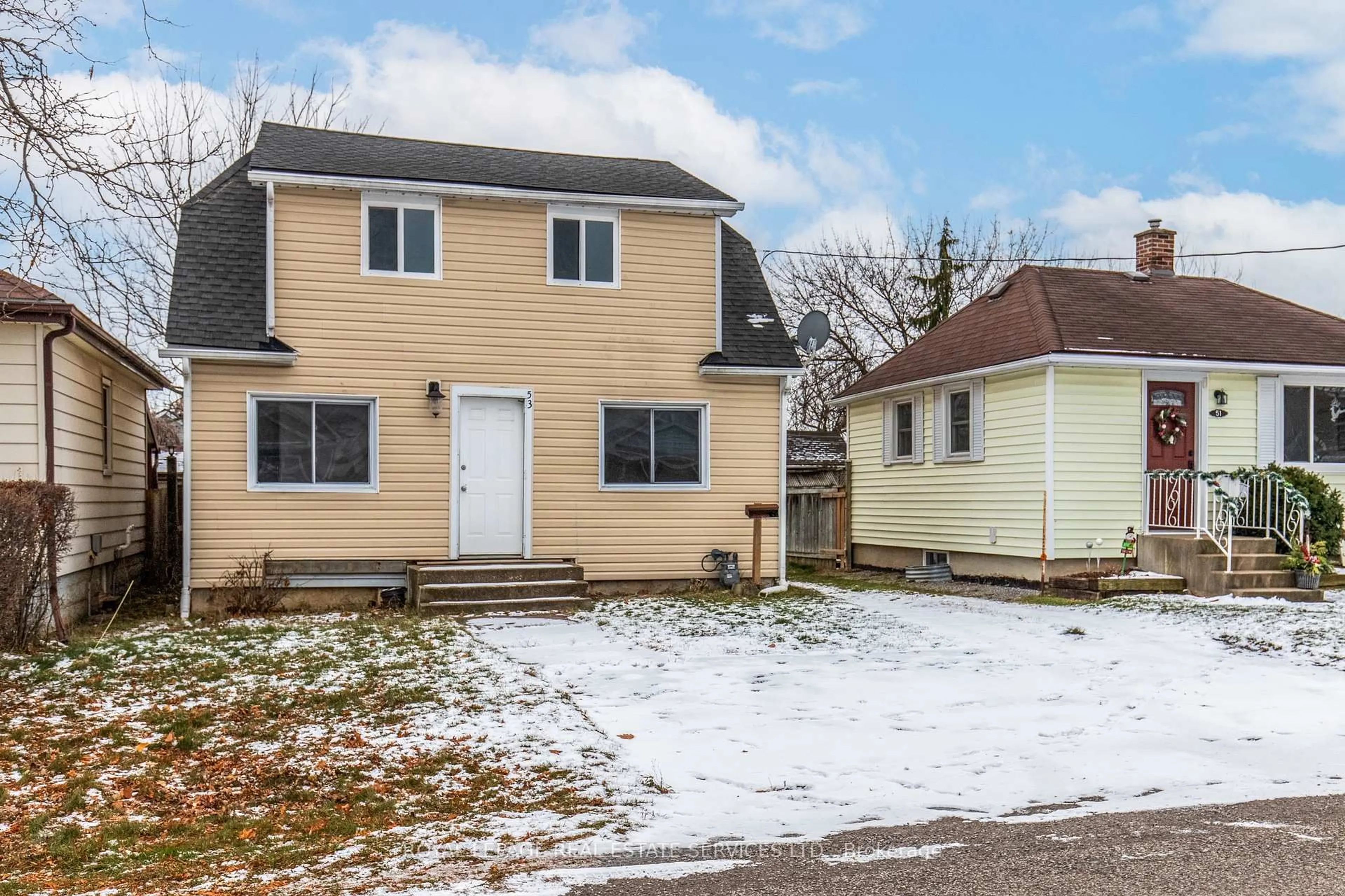 A pic from outside/outdoor area/front of a property/back of a property/a pic from drone, street for 53 Kinsey St, St. Catharines Ontario L2S 1E2