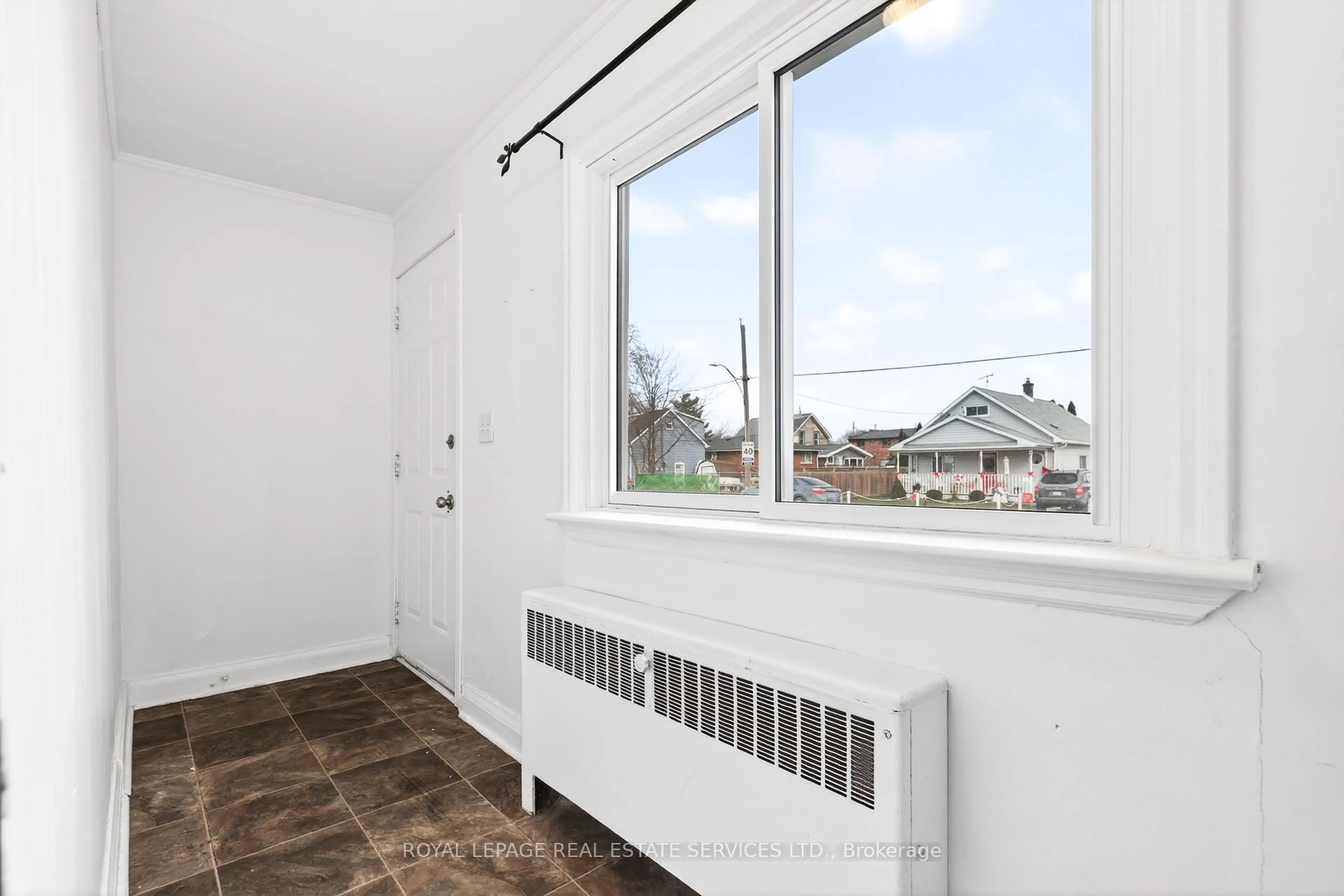 A pic of a room for 53 Kinsey St, St. Catharines Ontario L2S 1E2