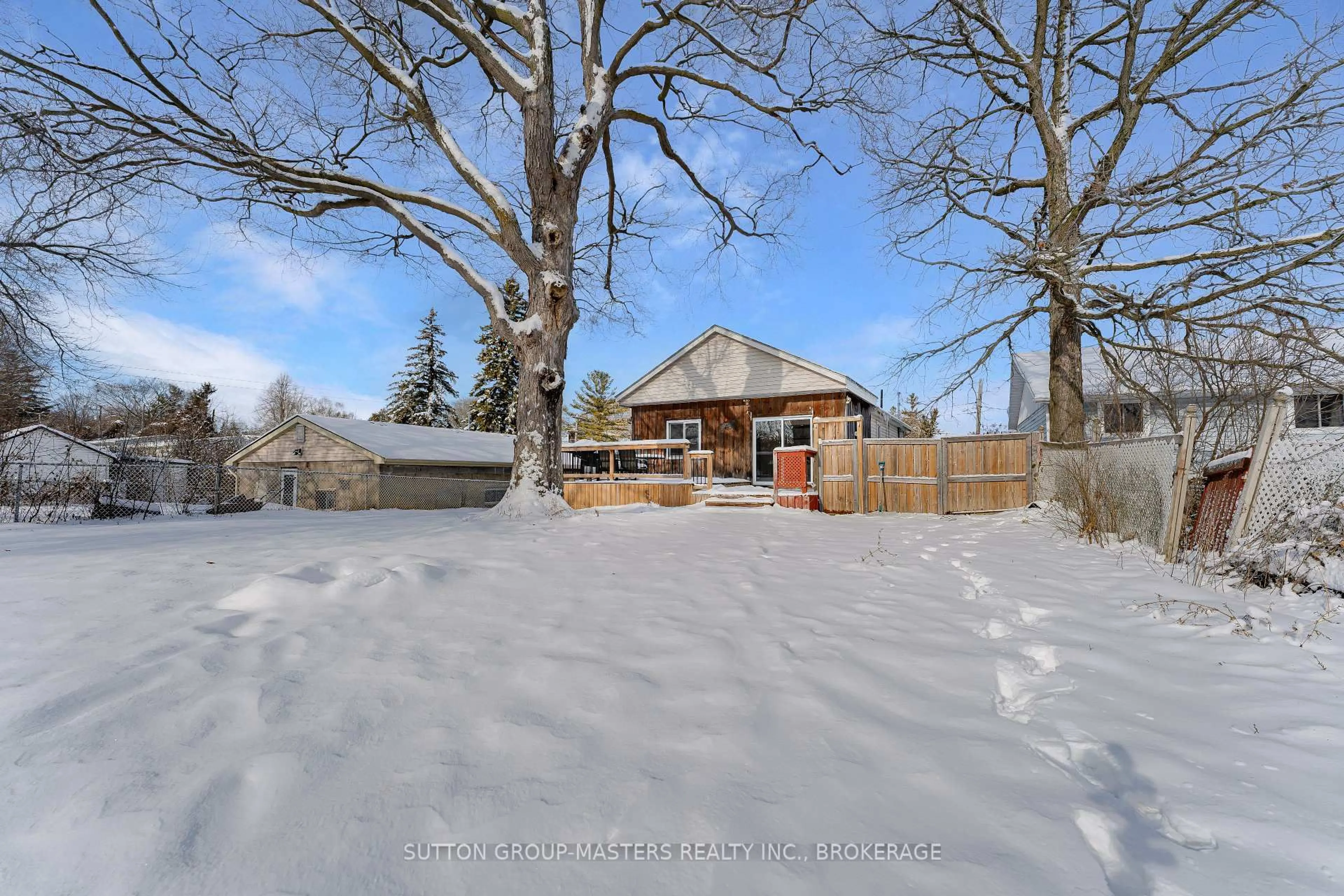 A pic from outside/outdoor area/front of a property/back of a property/a pic from drone, water/lake/river/ocean view for 18 Greer St, Kingston Ontario K7K 2V9