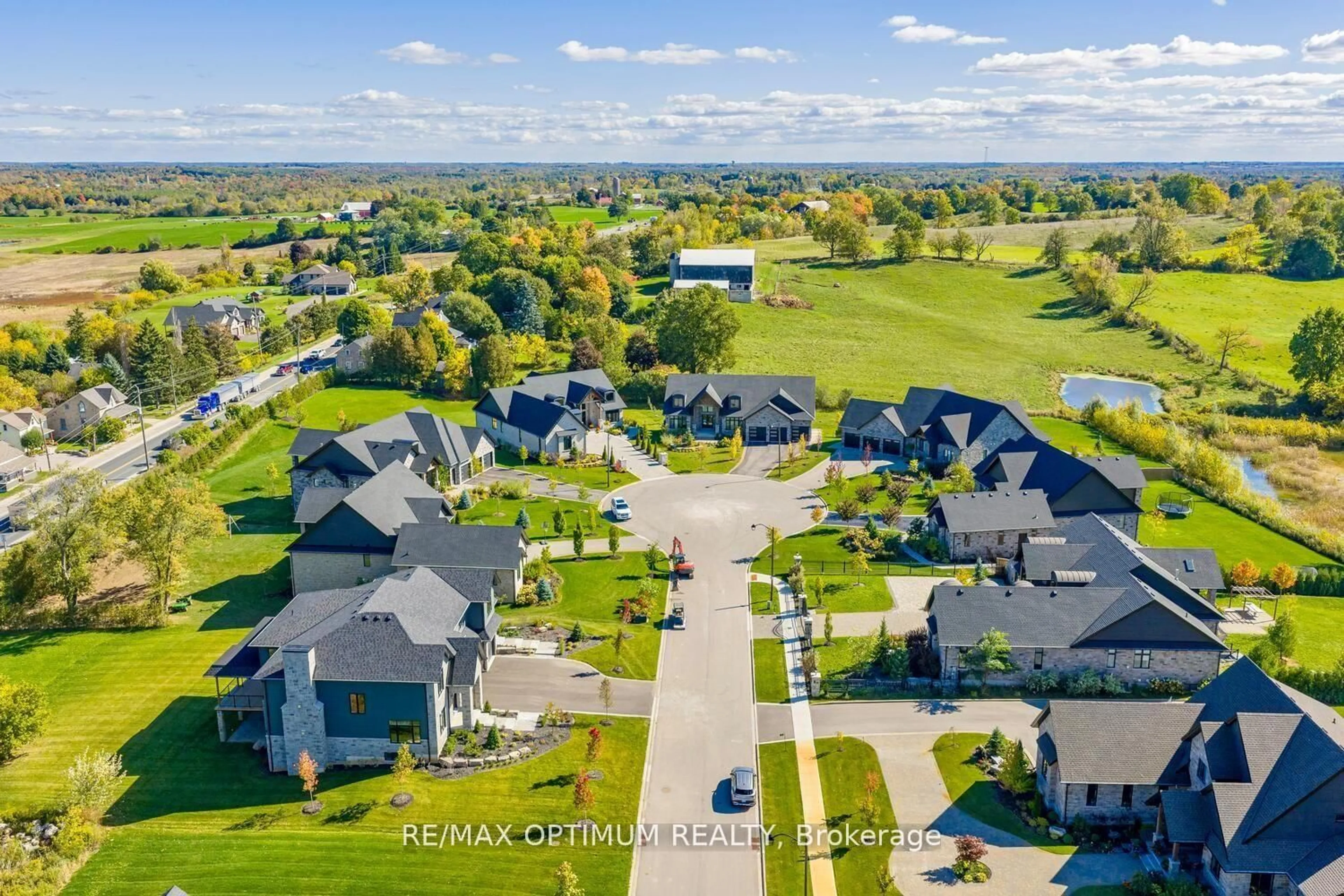 A pic from outside/outdoor area/front of a property/back of a property/a pic from drone, street for 23 Whitcombe Way, Puslinch Ontario N0B 2C0