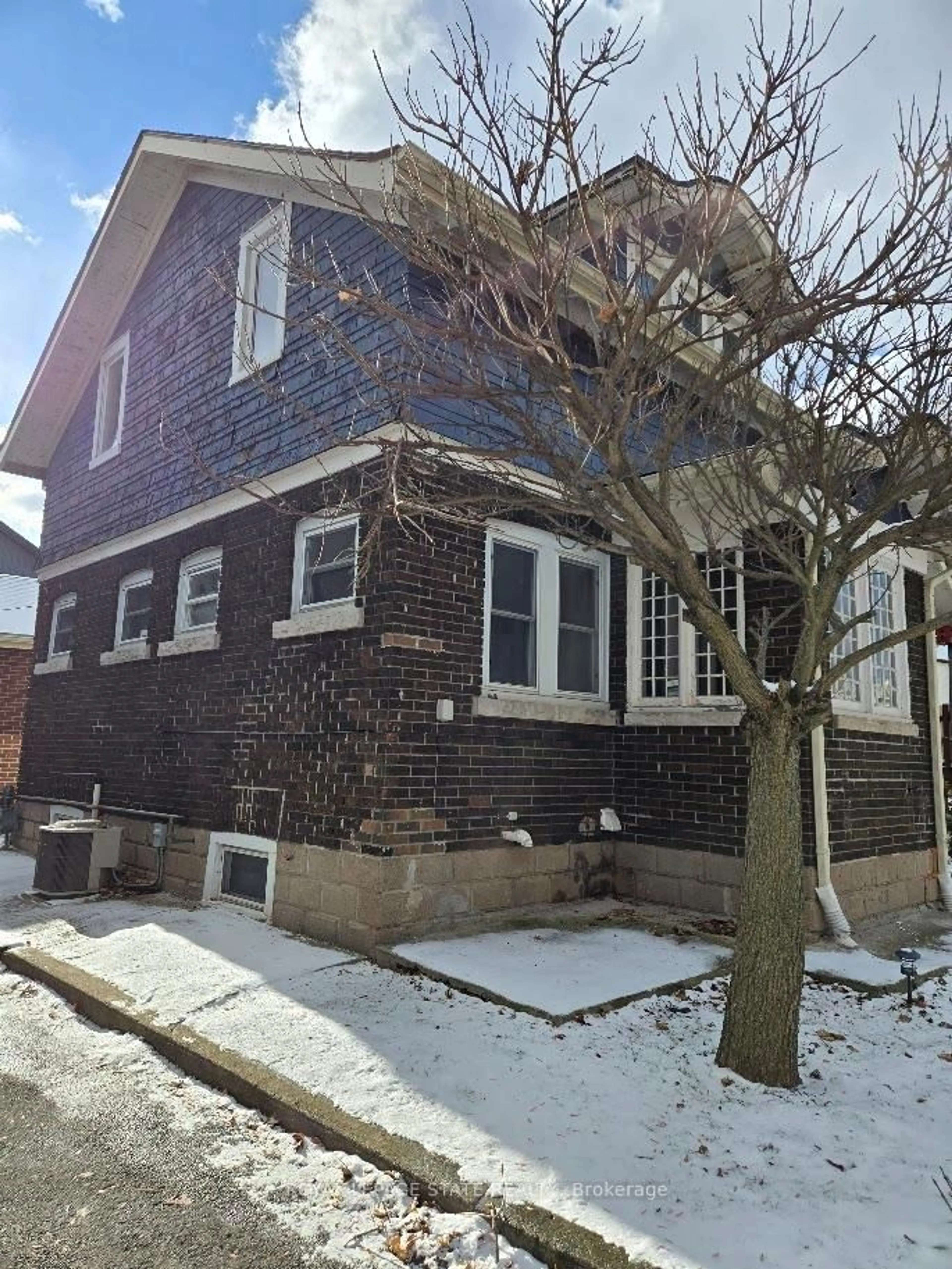 Home with brick exterior material, street for 4352 Otter St, Niagara Falls Ontario L2E 1G3