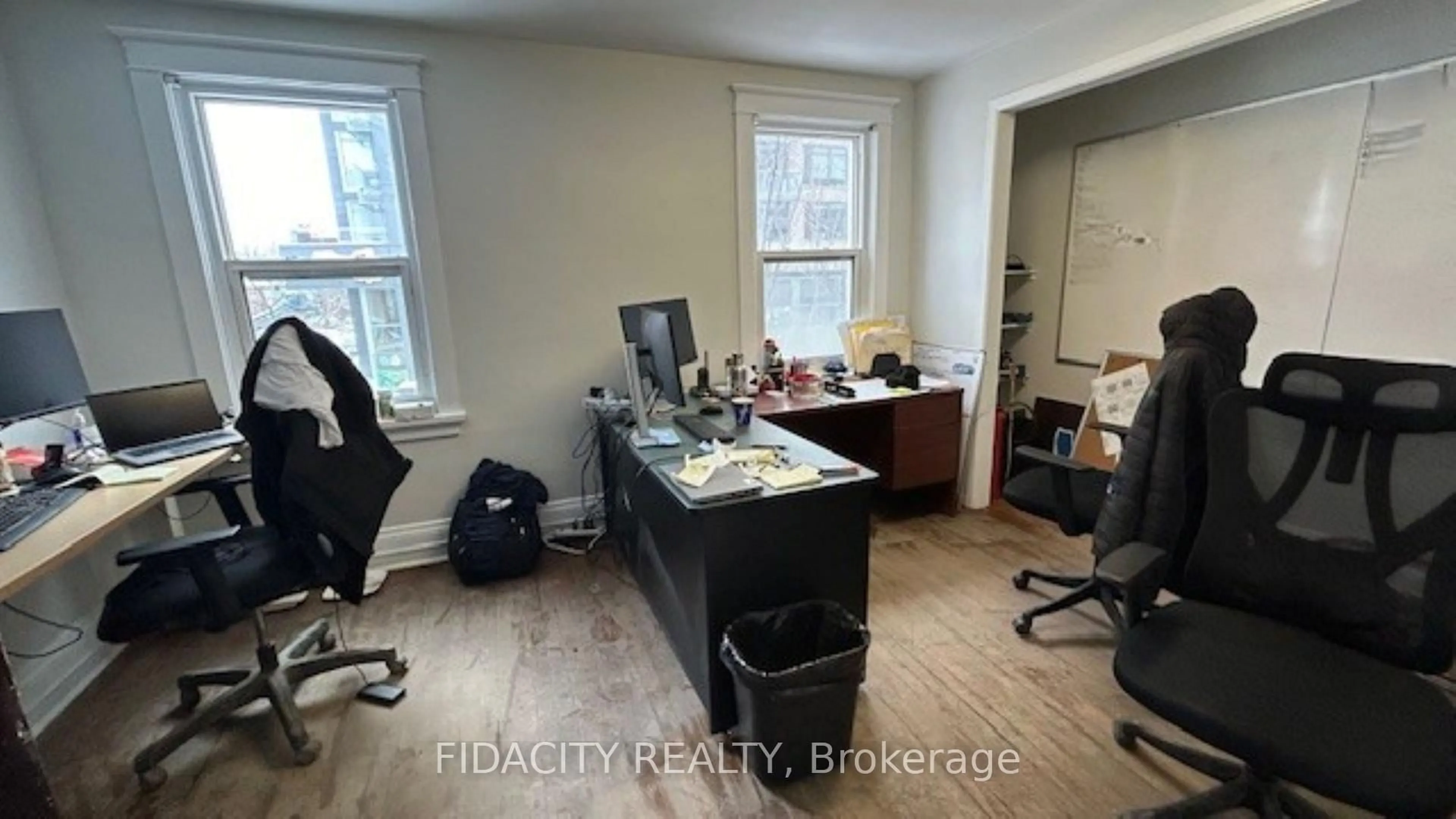 A pic of a room for 87 Richmond Rd, Ottawa Ontario K1Z 6V8