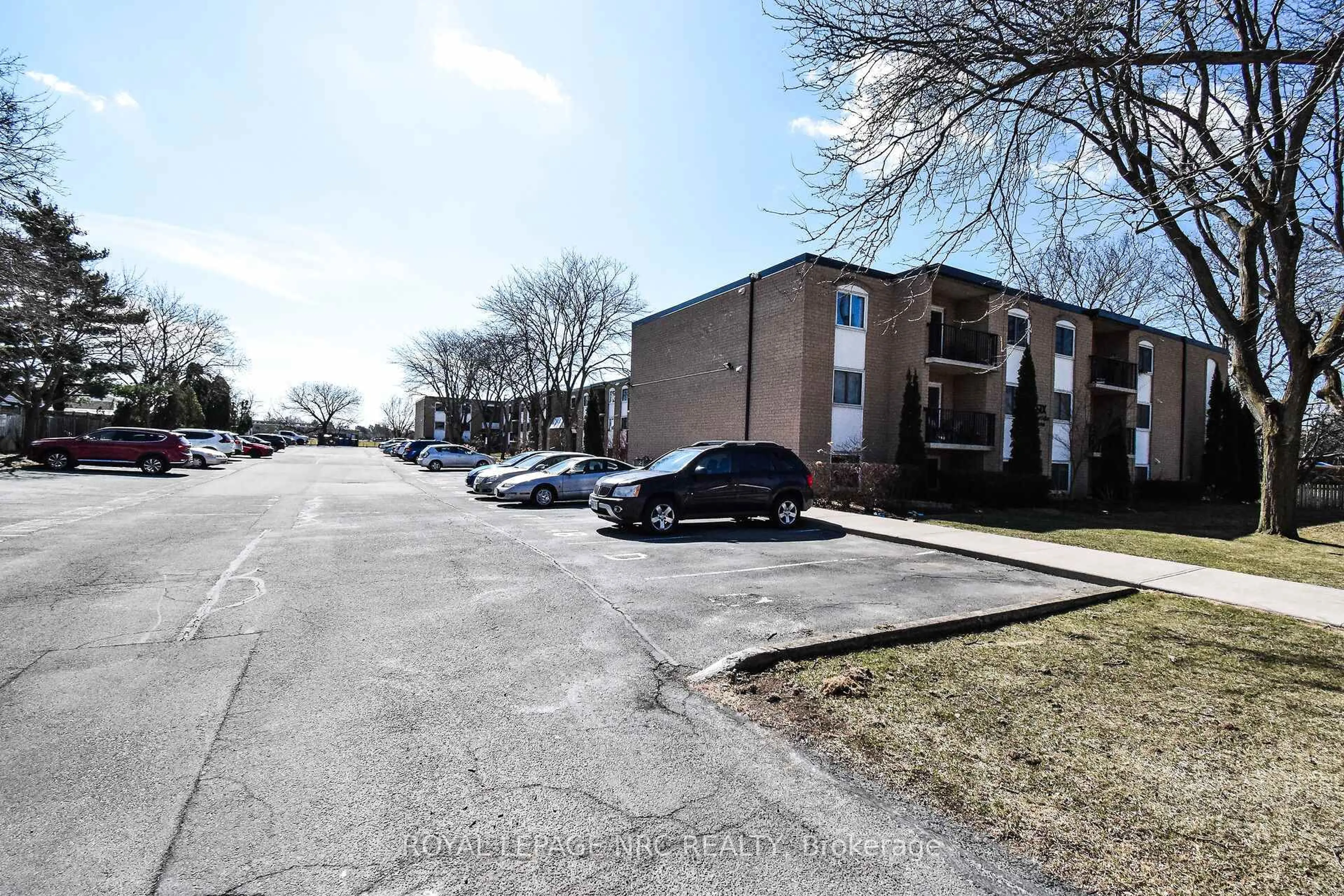 A pic from outside/outdoor area/front of a property/back of a property/a pic from drone, street for 6 Westlake Lane #212, St. Catharines Ontario L2N 5S3