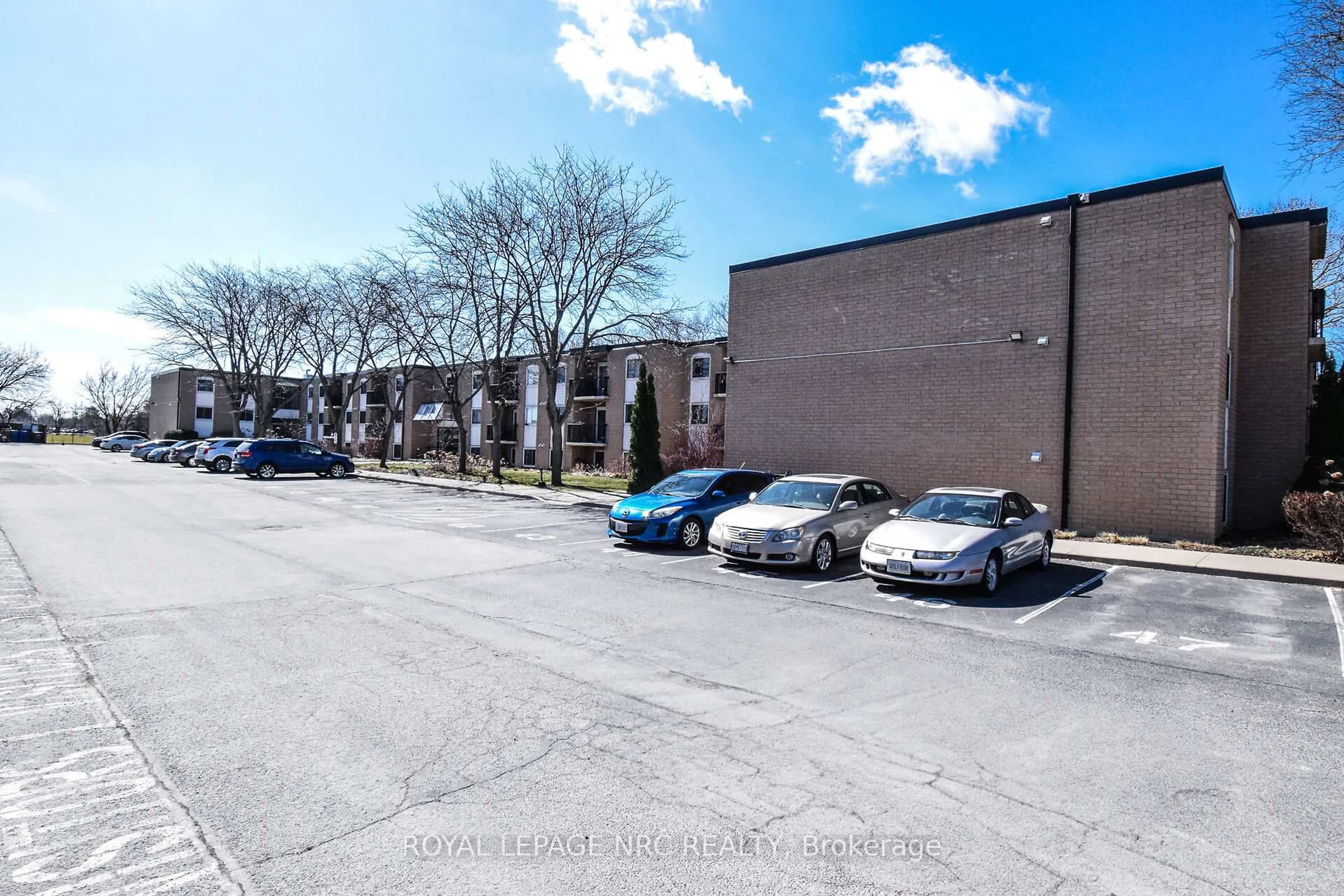 A pic from outside/outdoor area/front of a property/back of a property/a pic from drone, street for 6 Westlake Lane #212, St. Catharines Ontario L2N 5S3