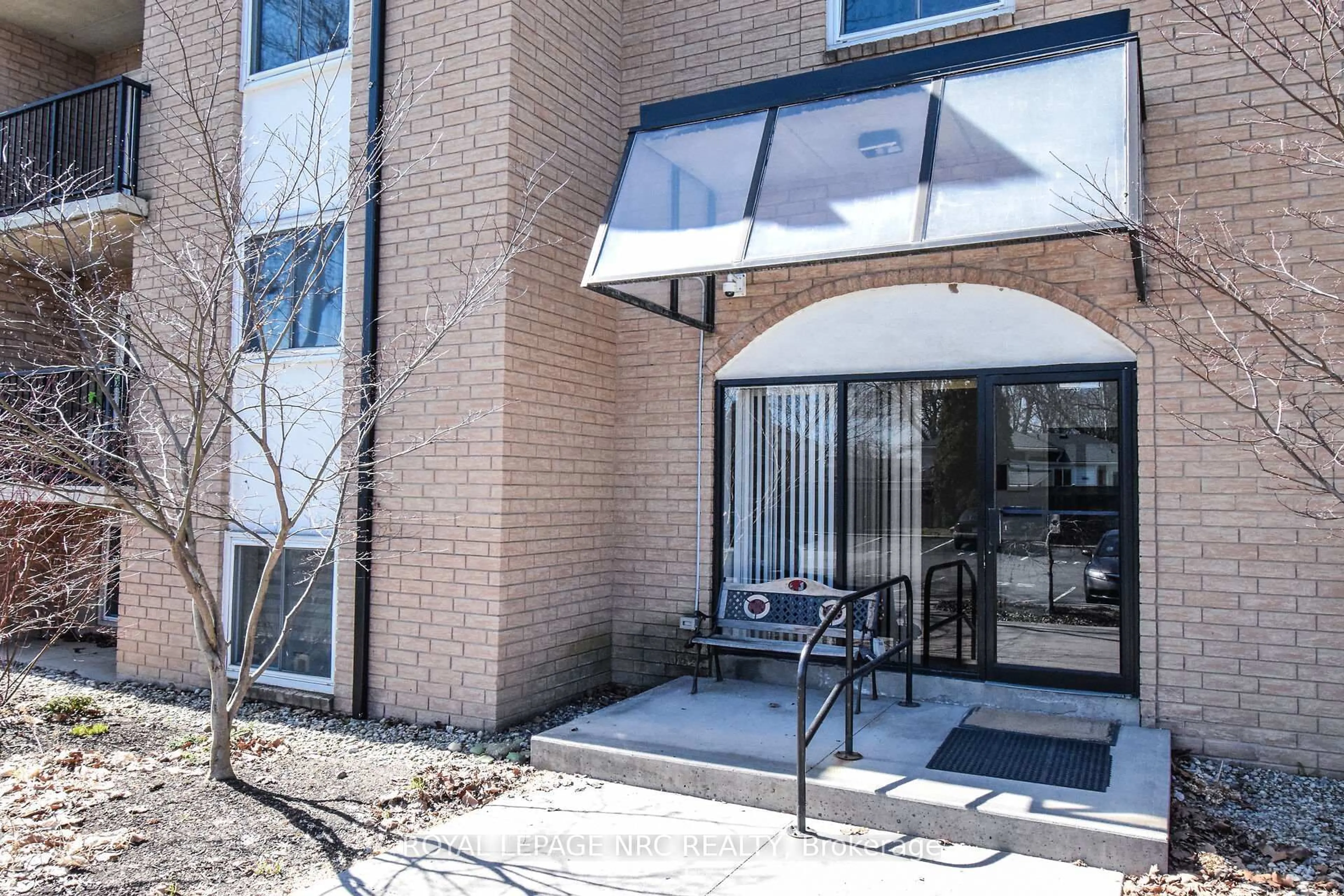 Patio, street for 6 Westlake Lane #212, St. Catharines Ontario L2N 5S3