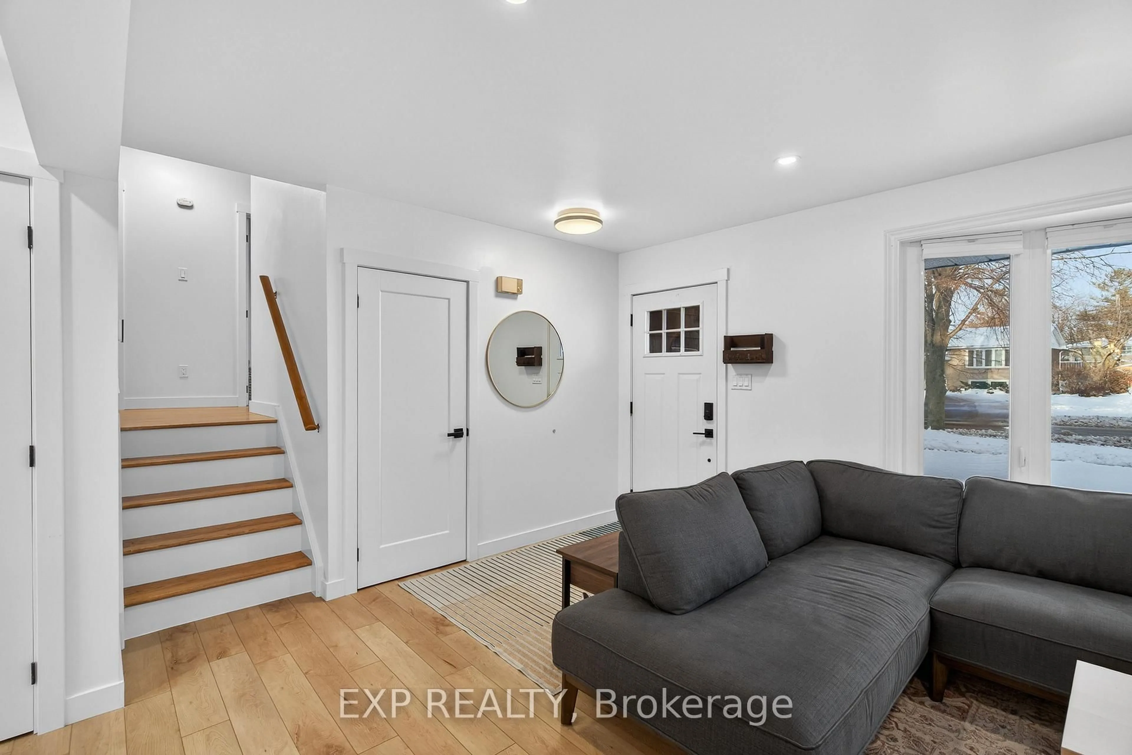 Indoor entryway for 30 Queen Mary Rd, Kingston Ontario K7M 2A4