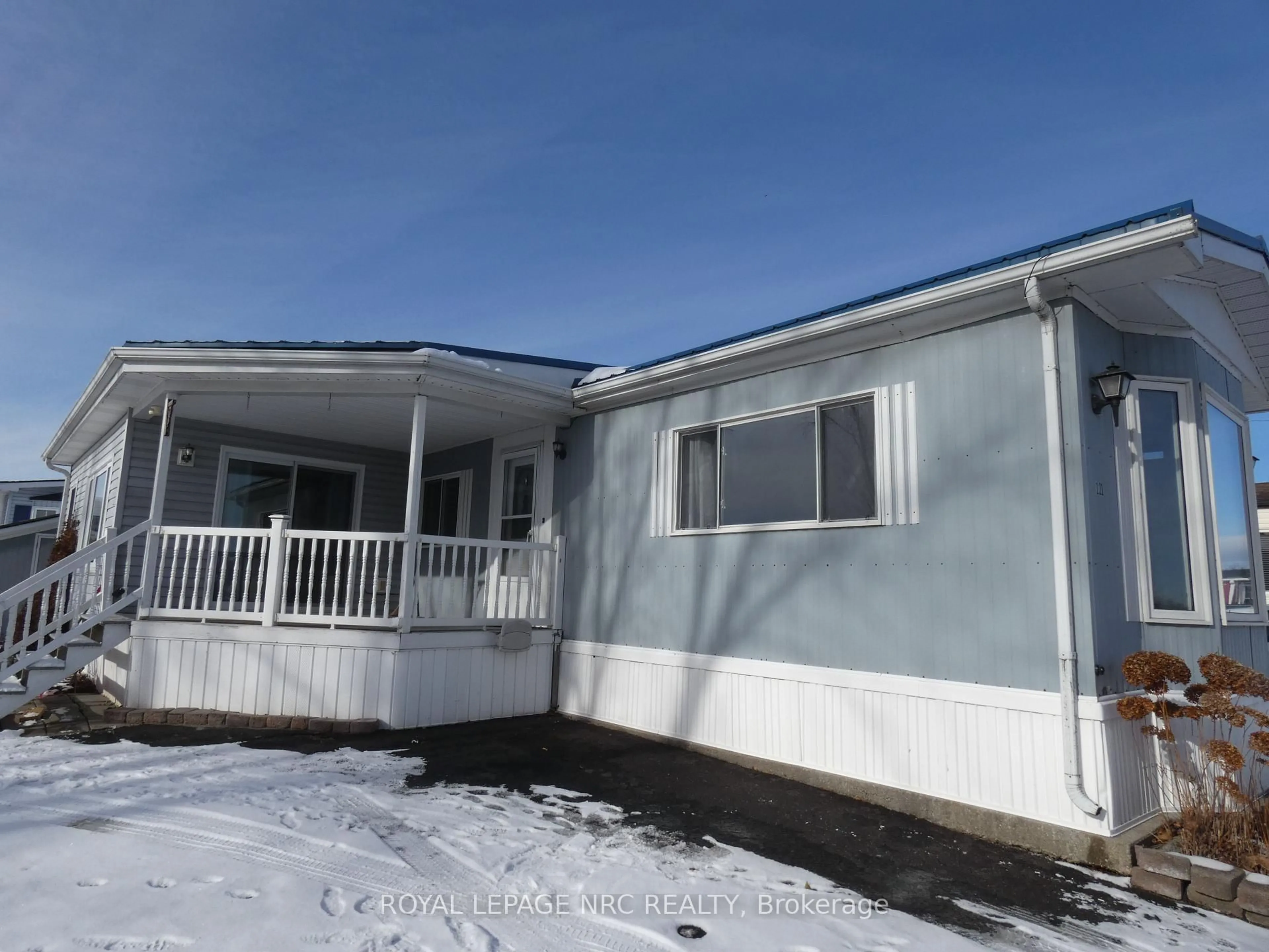 Home with vinyl exterior material, building for 3033 Townline Rd #121, Fort Erie Ontario L0S 1S1