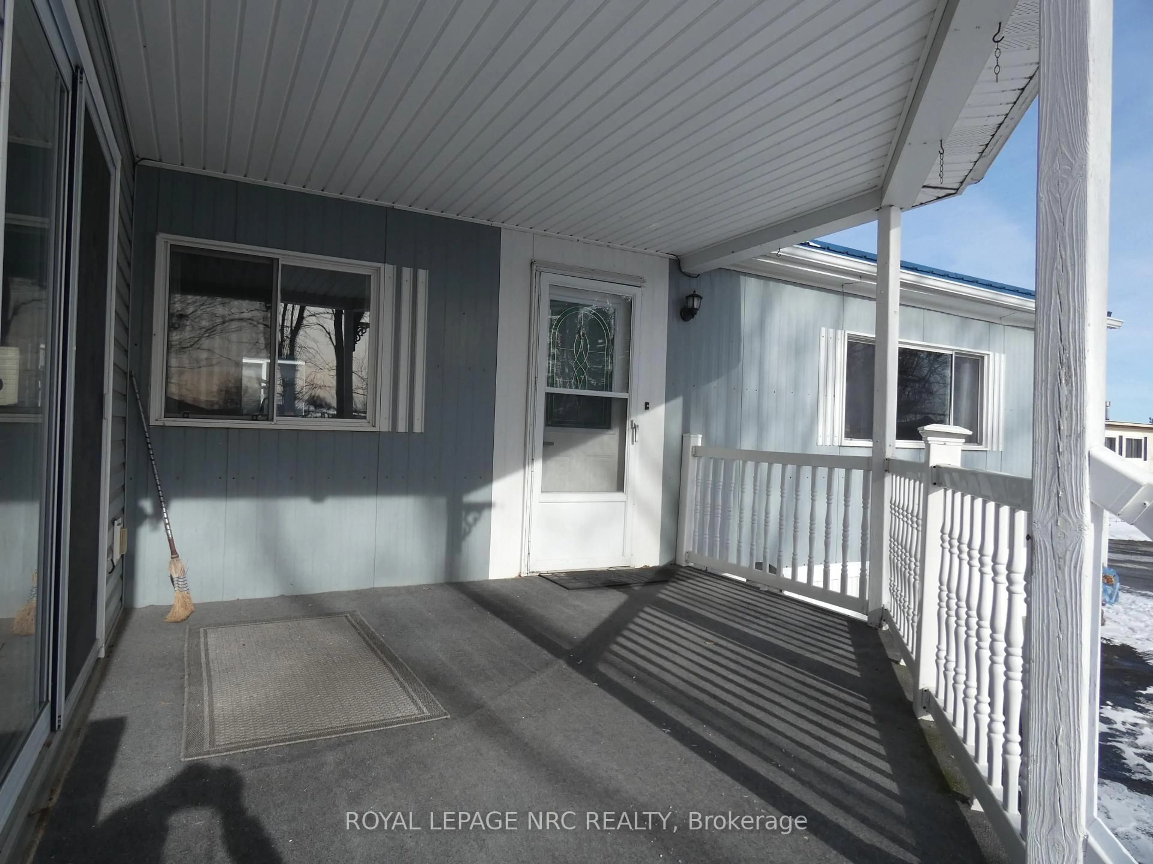 Indoor entryway for 3033 Townline Rd #121, Fort Erie Ontario L0S 1S1