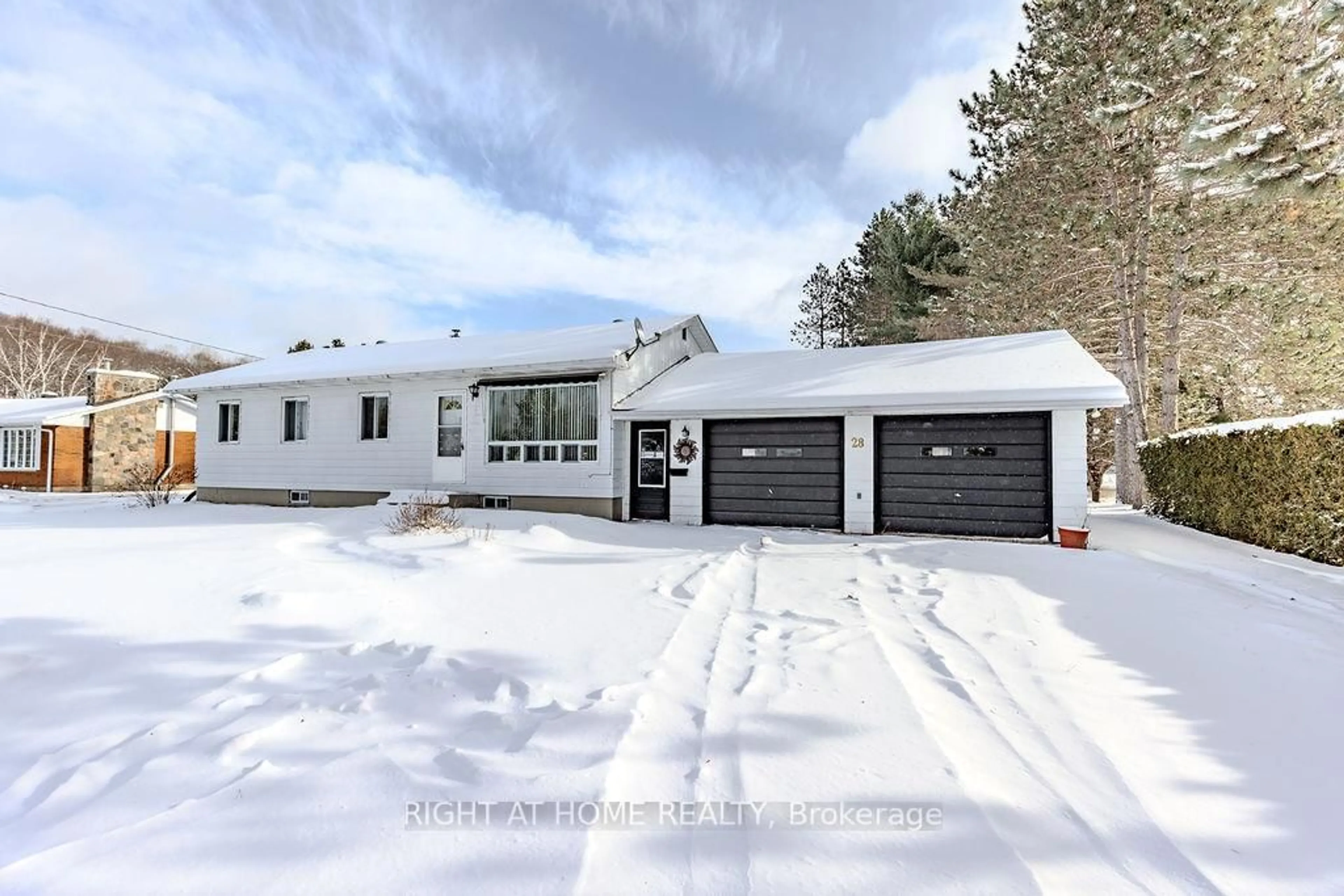 Unknown for 28 Jackpine St, Barry's Bay Ontario K0J 1B0