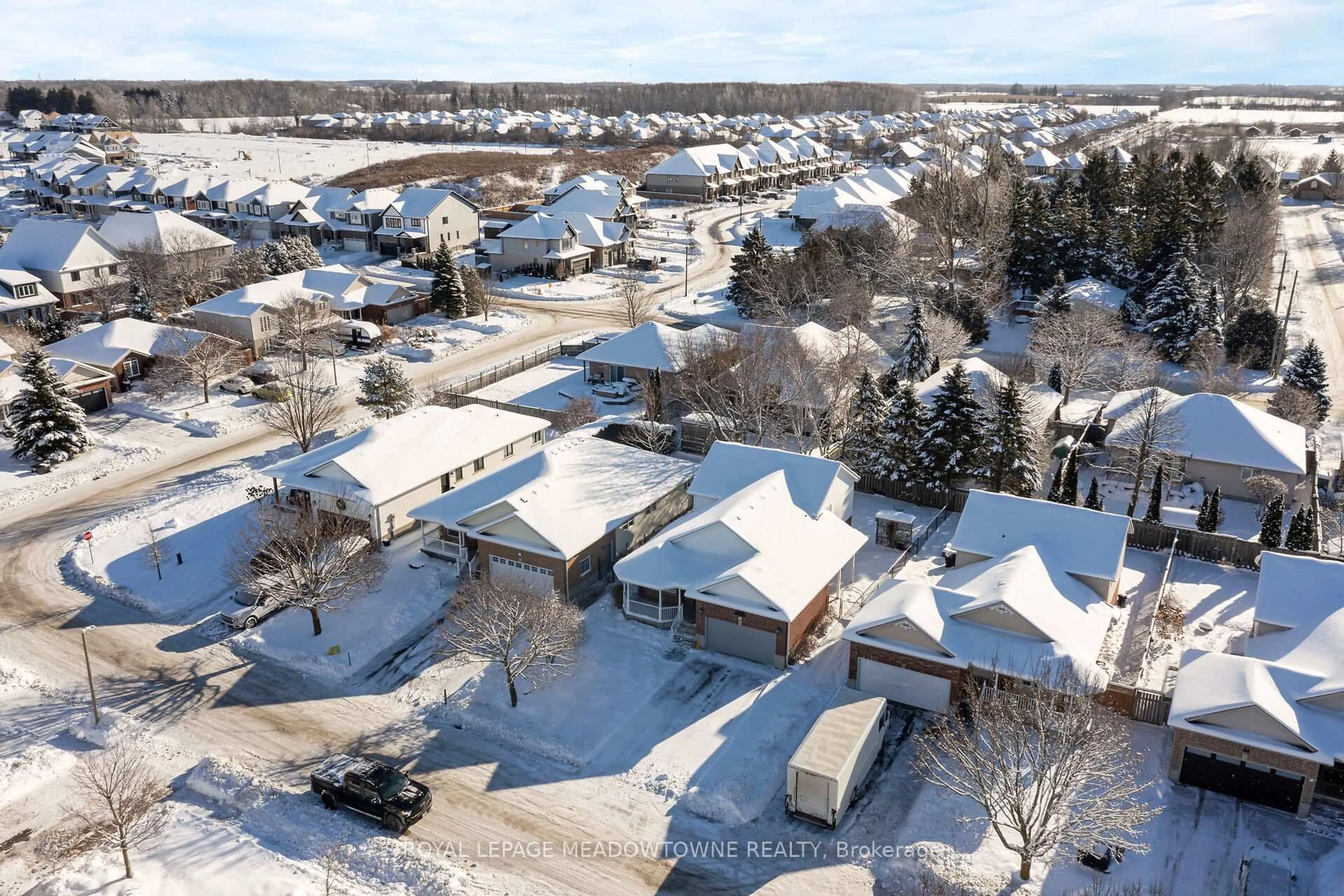 A pic from outside/outdoor area/front of a property/back of a property/a pic from drone, street for 48 Dickinson Crt, Centre Wellington Ontario N0B 1S0