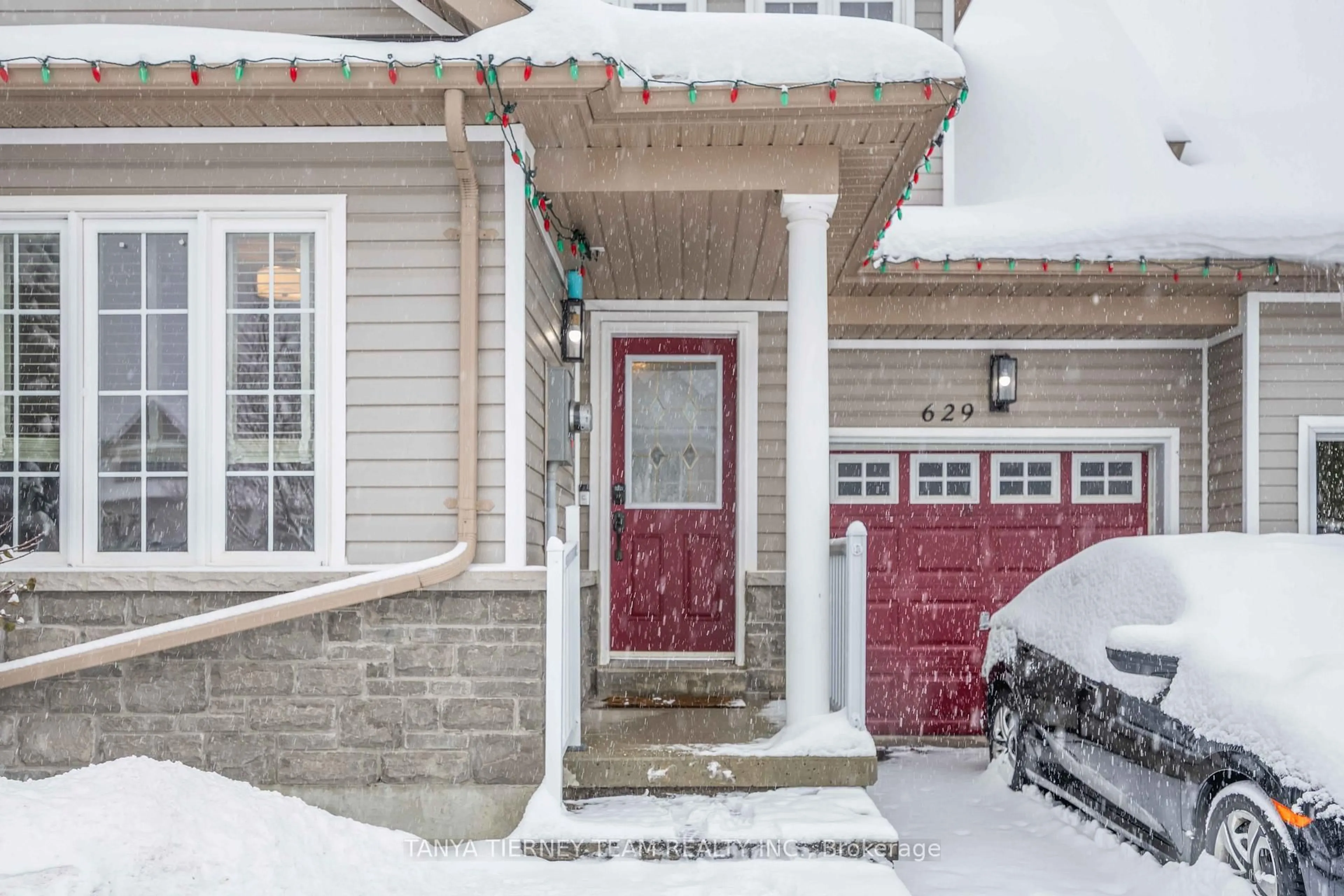 Indoor entryway for 629 Tully Cres, Peterborough Ontario K9K 0B1