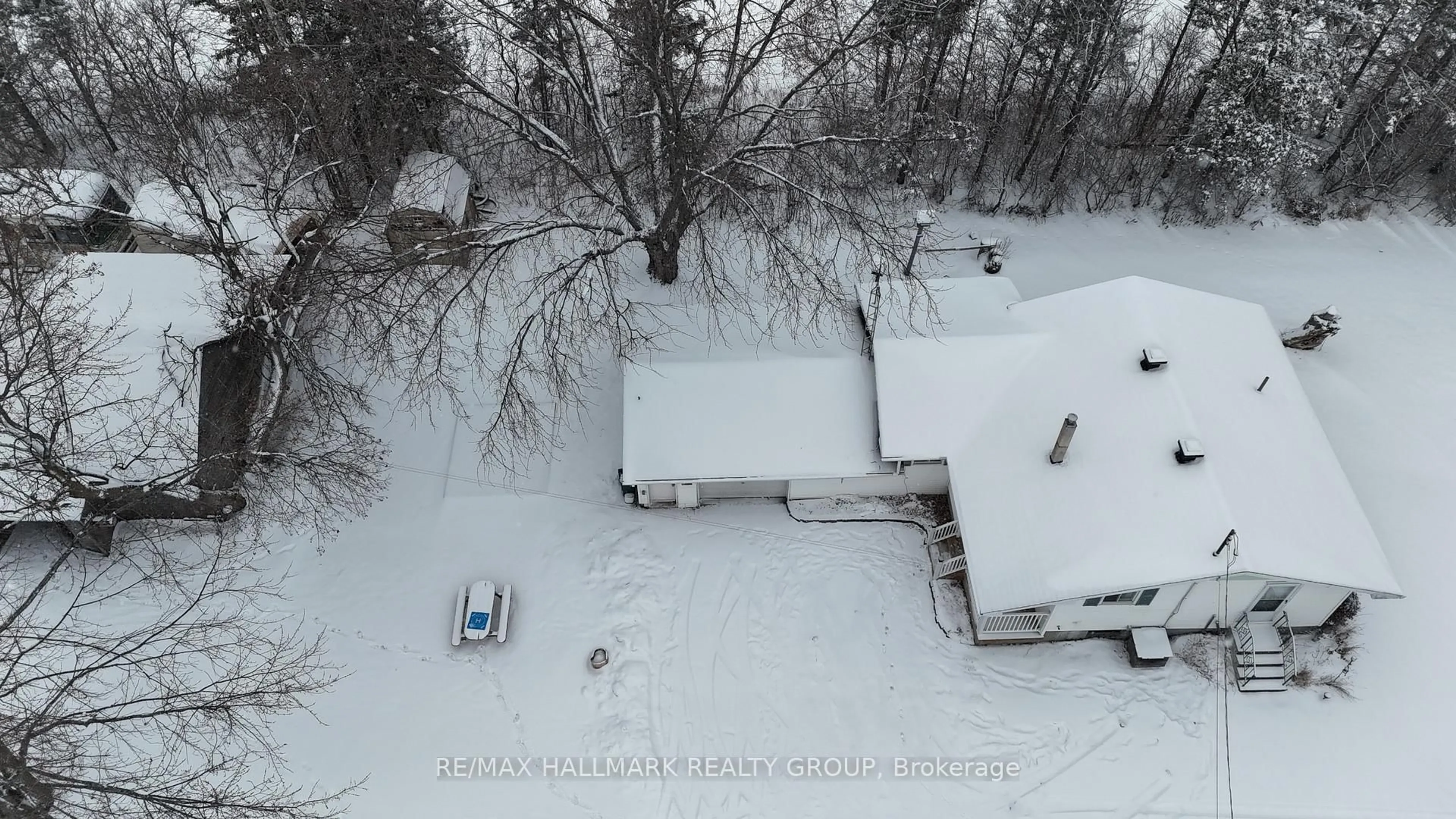 A pic from outside/outdoor area/front of a property/back of a property/a pic from drone, building for 3427 John Shaw Rd, Kinburn Ontario K0A 2H0