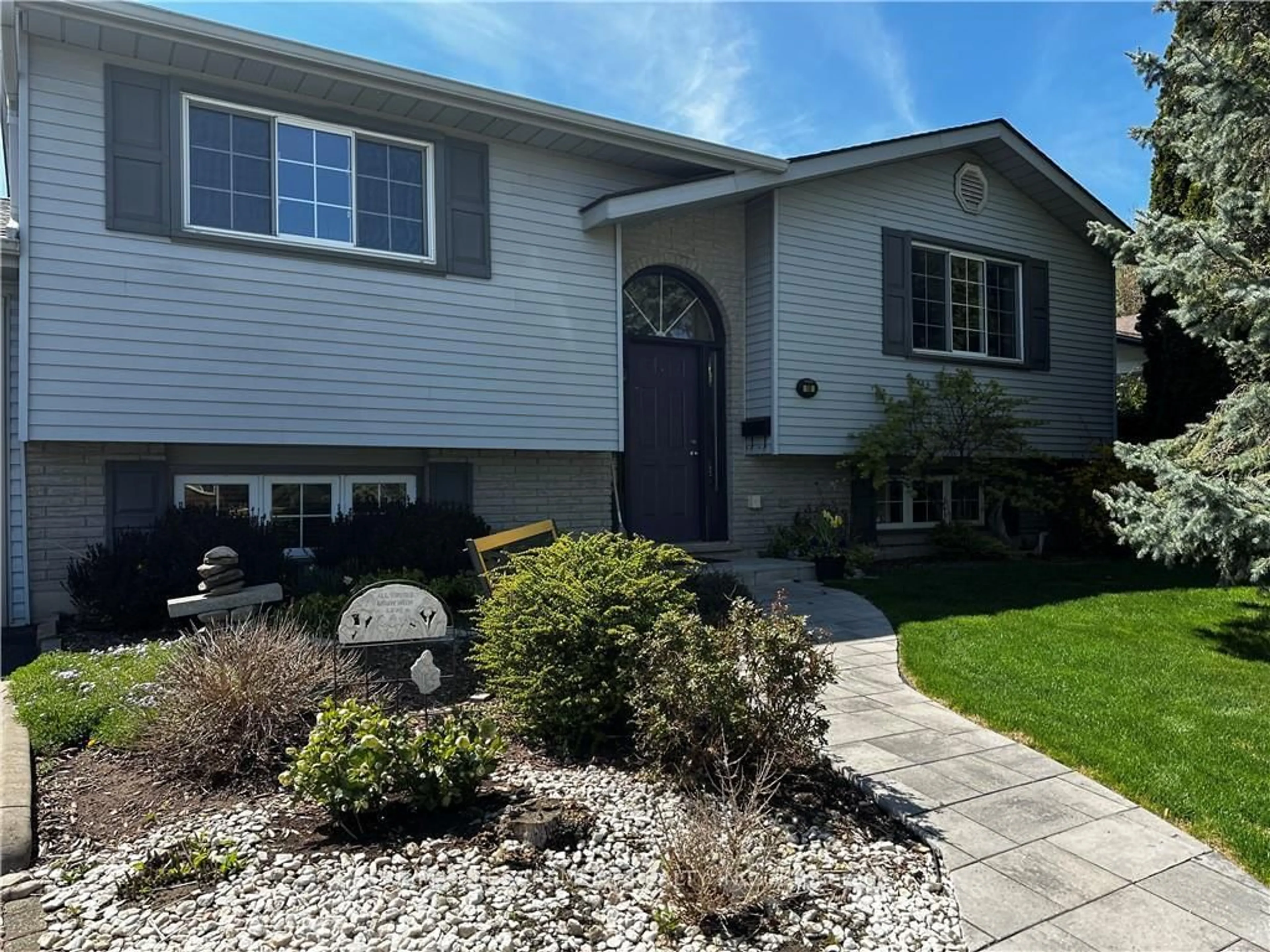 Home with vinyl exterior material, street for 18 Ross St, Norfolk Ontario N0E 1Y0