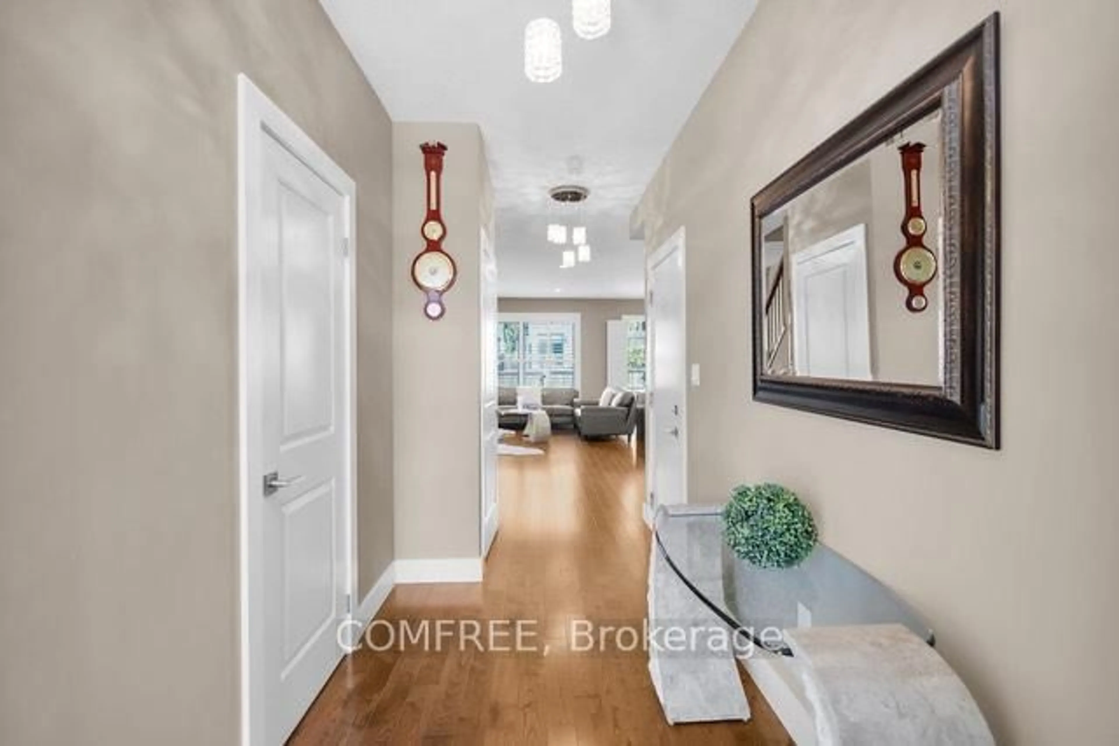Indoor entryway for 2221 Tribalwood St, London North Ontario N6G 0R4