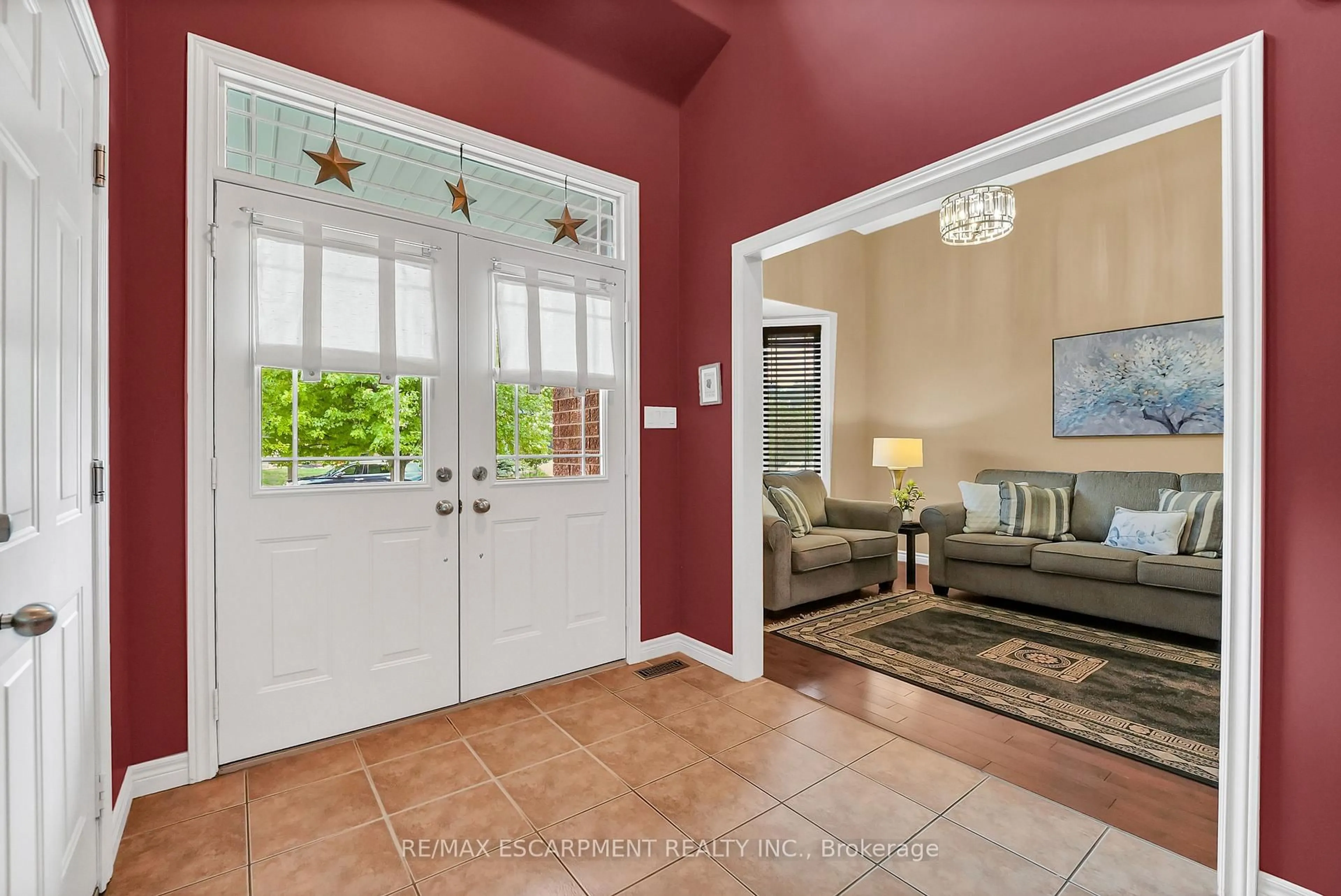 Indoor entryway for 169 Central Ave, Grimsby Ontario L3M 5T4