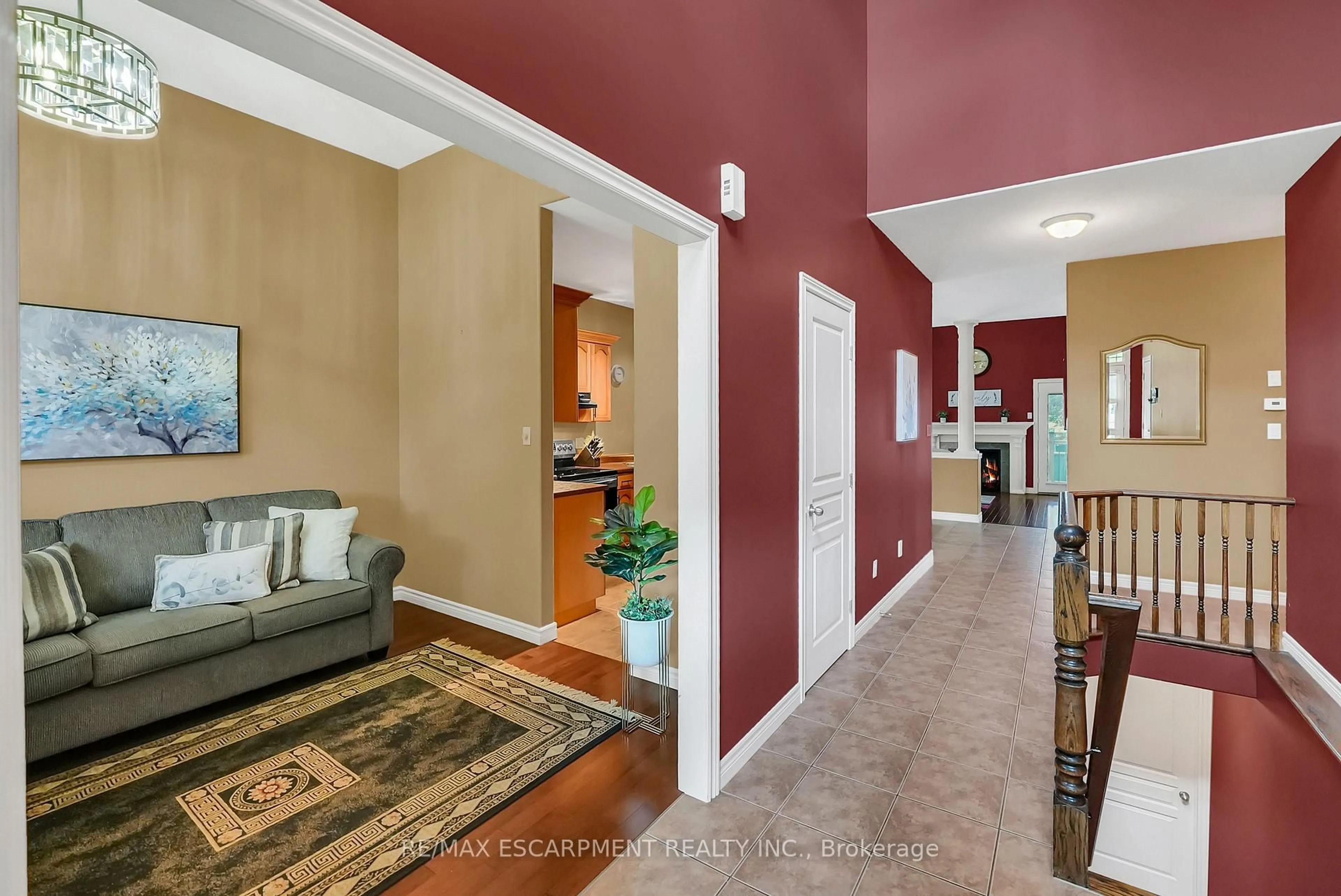 Indoor entryway for 169 Central Ave, Grimsby Ontario L3M 5T4