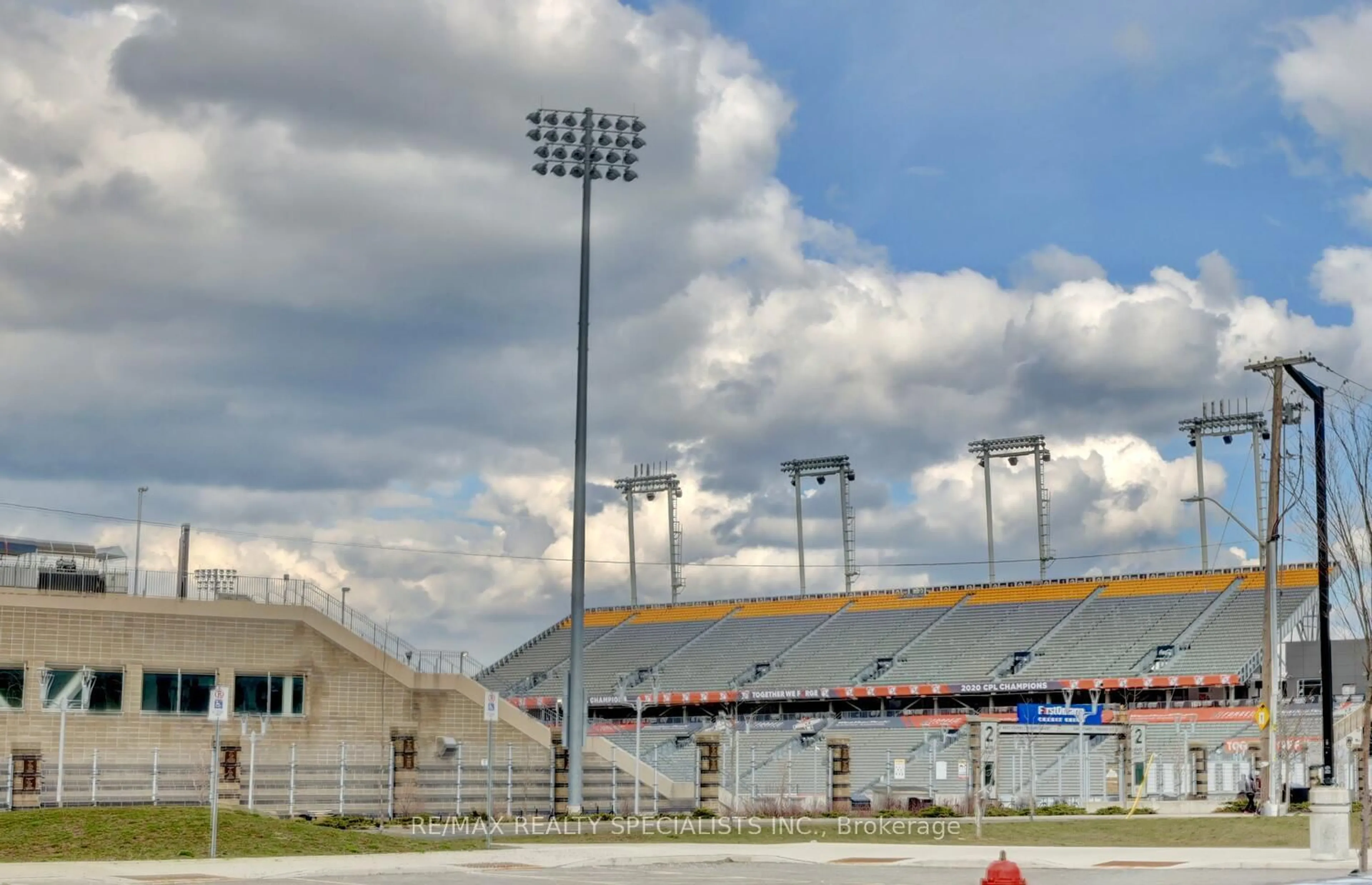 Unknown for 895 Barton St, Hamilton Ontario L8L 3B8