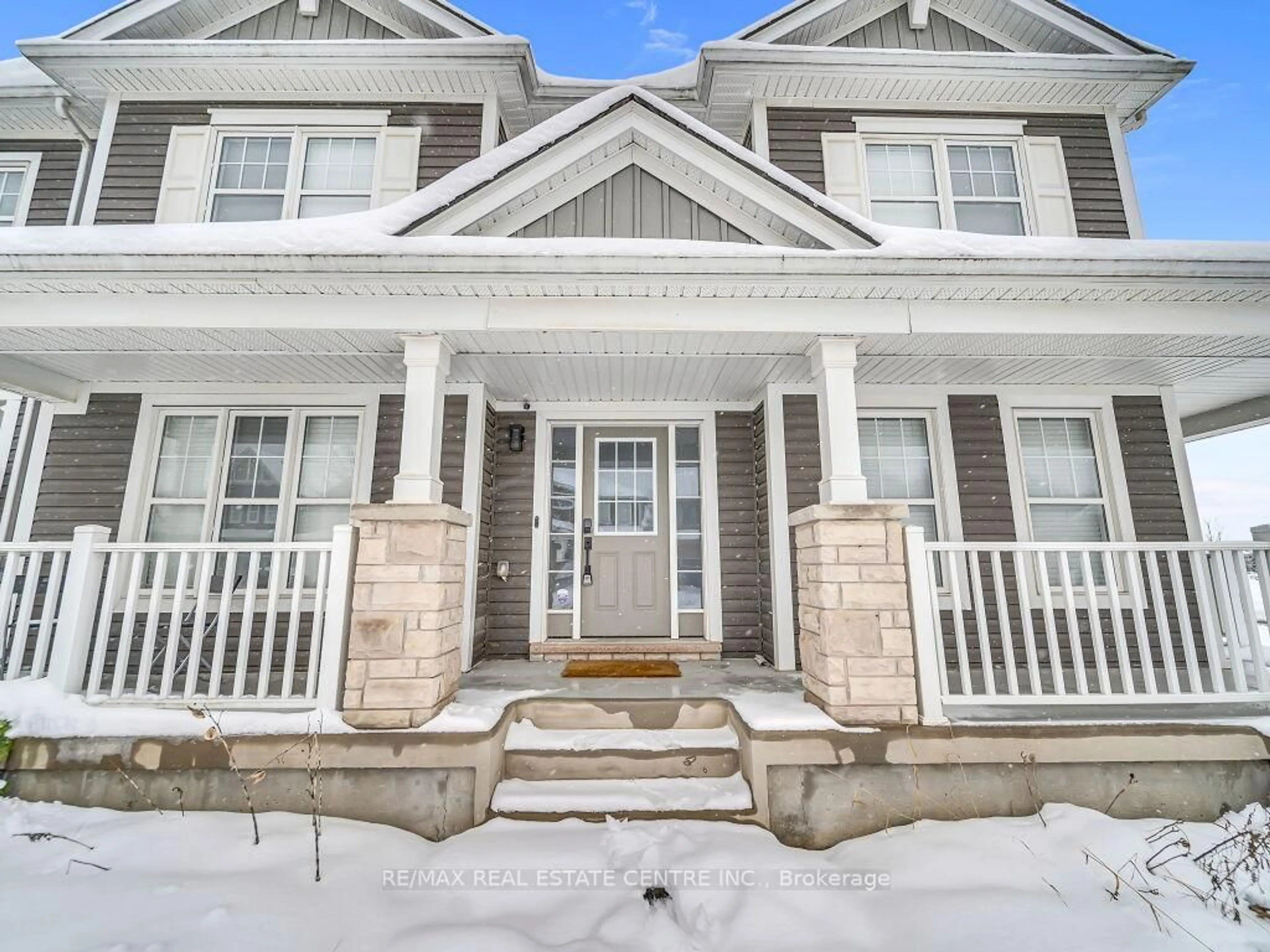 Home with vinyl exterior material, street for 3 Ludolph St St, Kitchener Ontario N2R 1P6