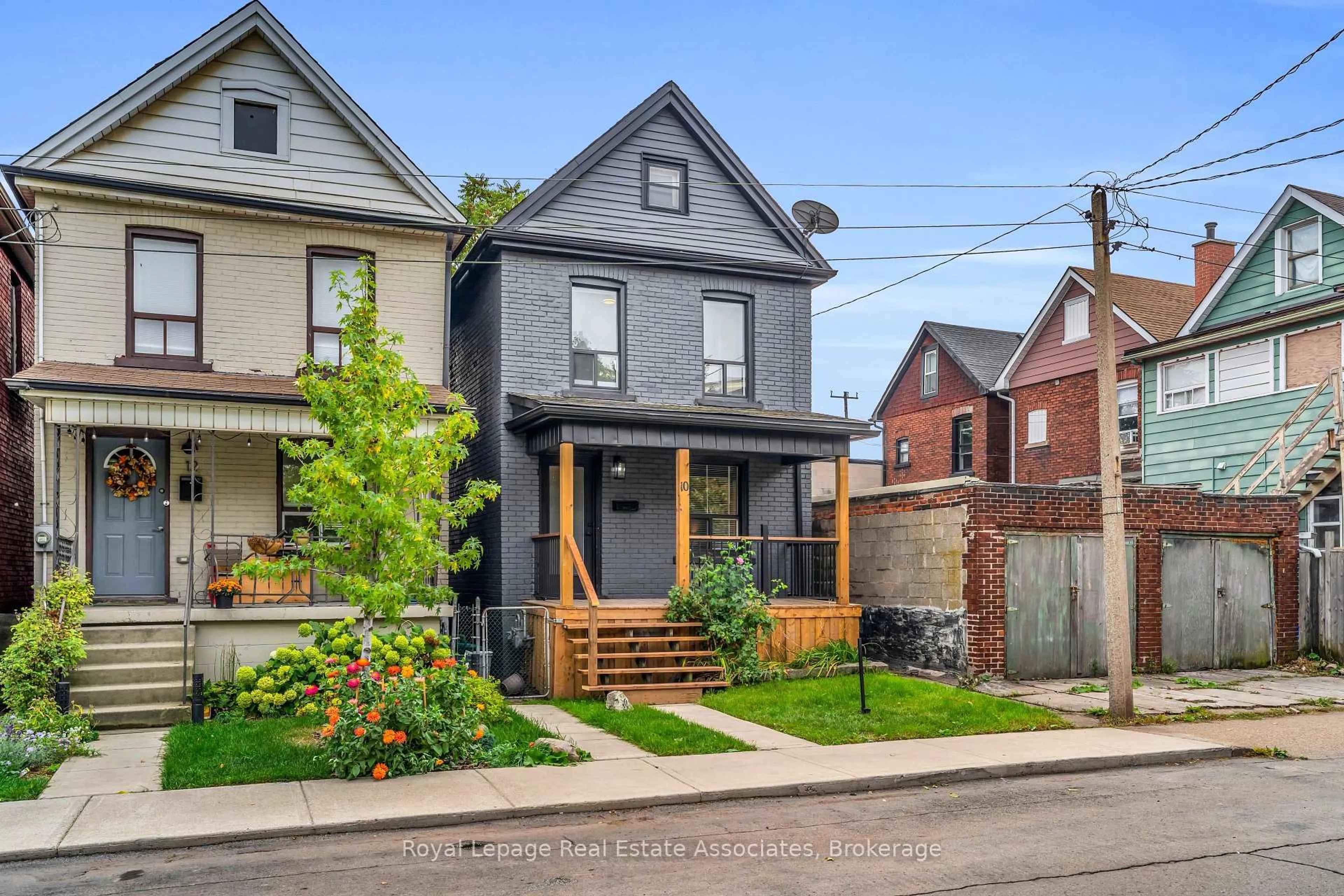 Home with brick exterior material, street for 10 Gordon St, Hamilton Ontario L8L 3H2